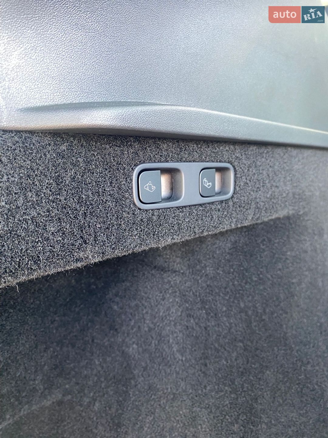 Tesla Model Y 2024 VIN 7SAYGDEE9SA347826 фото оголошення 29 з 31