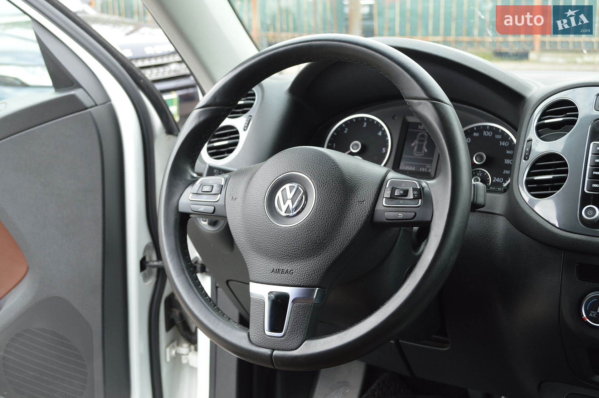 Volkswagen Tiguan 2016 VIN WVGZZZ5NZGW088144 фото оголошення 11 з 26
