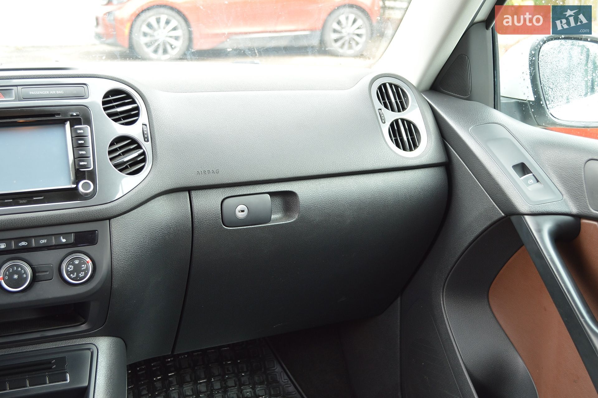 Volkswagen Tiguan 2016 VIN WVGZZZ5NZGW088144 фото оголошення 12 з 26
