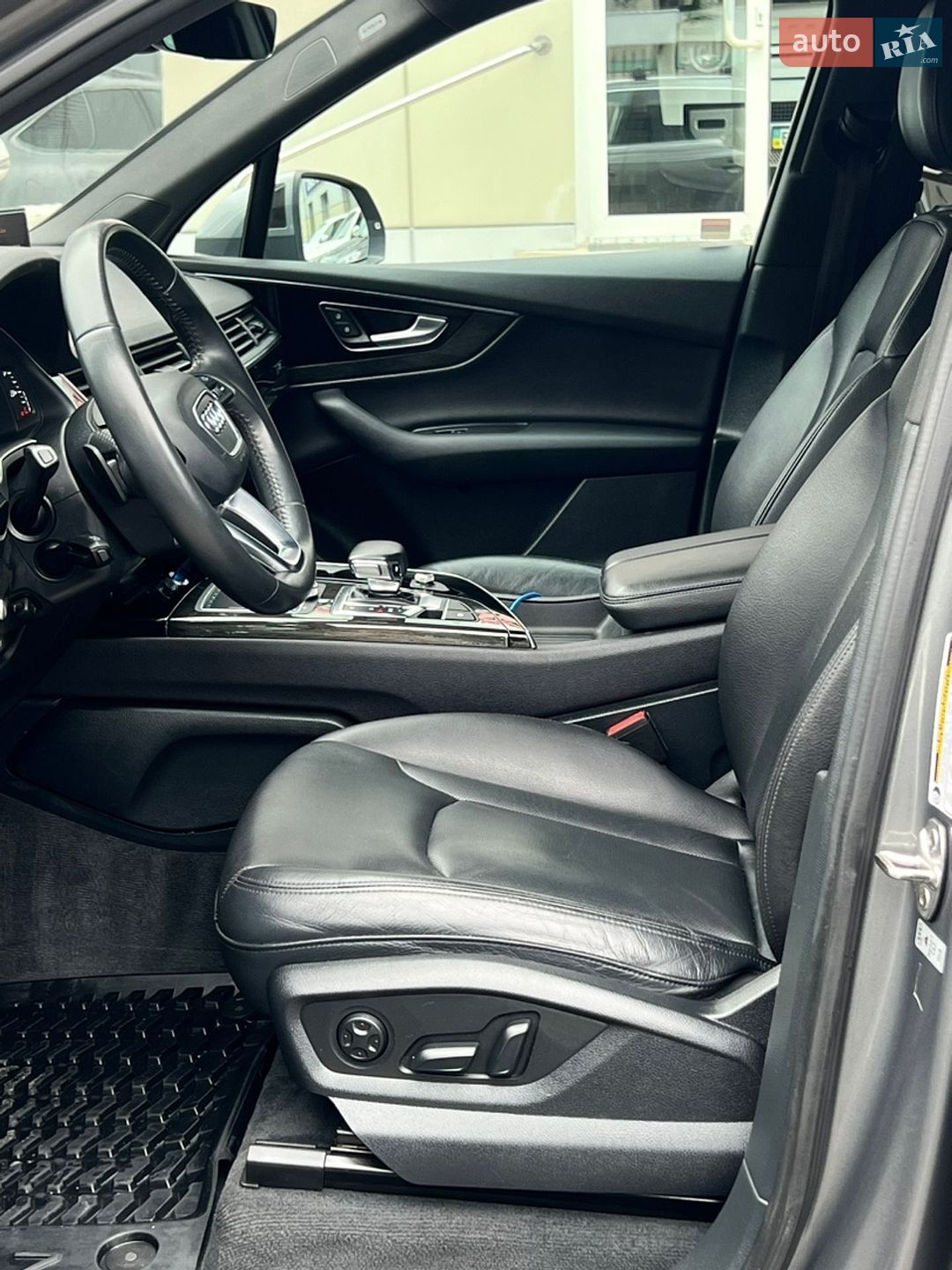 Audi Q7 2017 VIN WA1VAAF70JD025398 фото оголошення 24 з 63