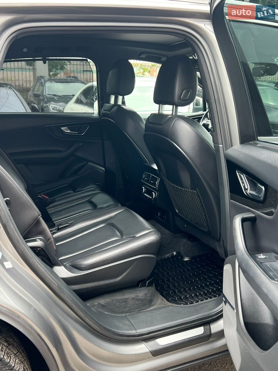 Audi Q7 2017 VIN WA1VAAF70JD025398 фото оголошення 37 з 63