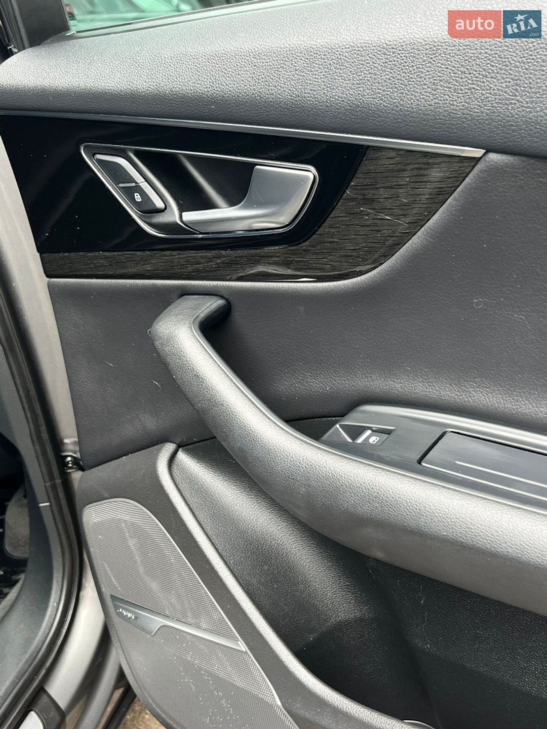 Audi Q7 2017 VIN WA1VAAF70JD025398 фото оголошення 38 з 63