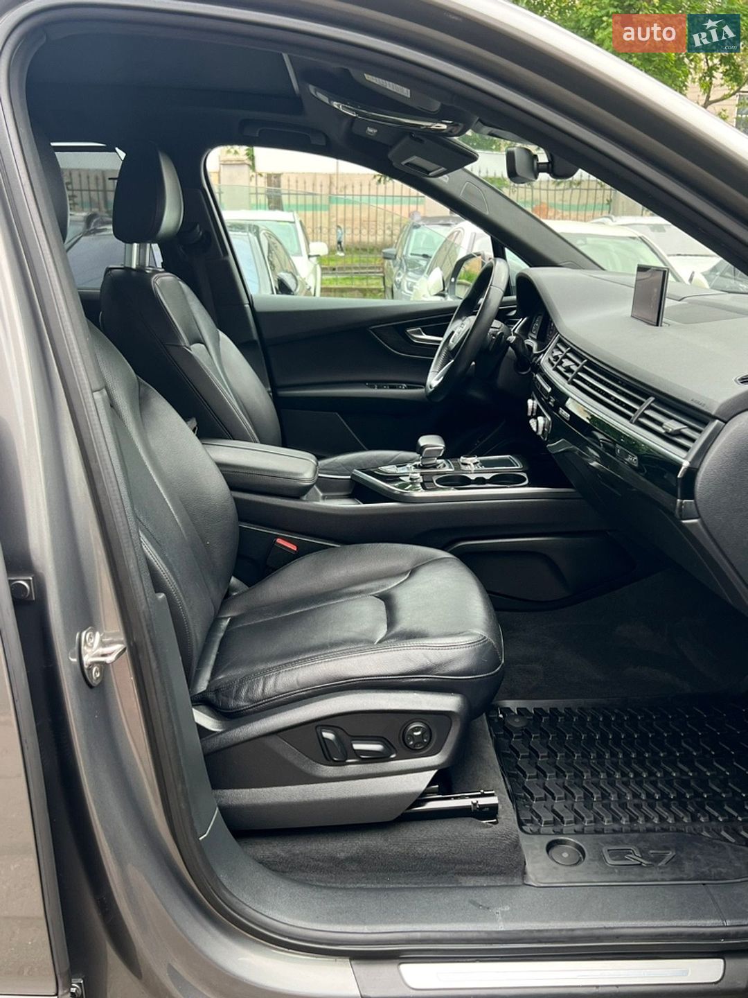 Audi Q7 2017 VIN WA1VAAF70JD025398 фото оголошення 42 з 63