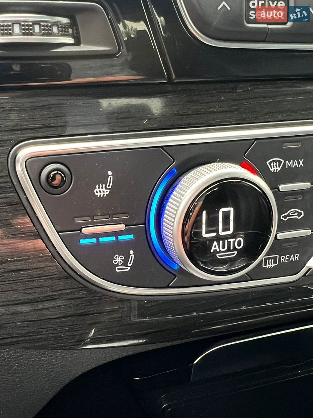 Audi Q7 2017 VIN WA1VAAF70JD025398 фото оголошення 47 з 63