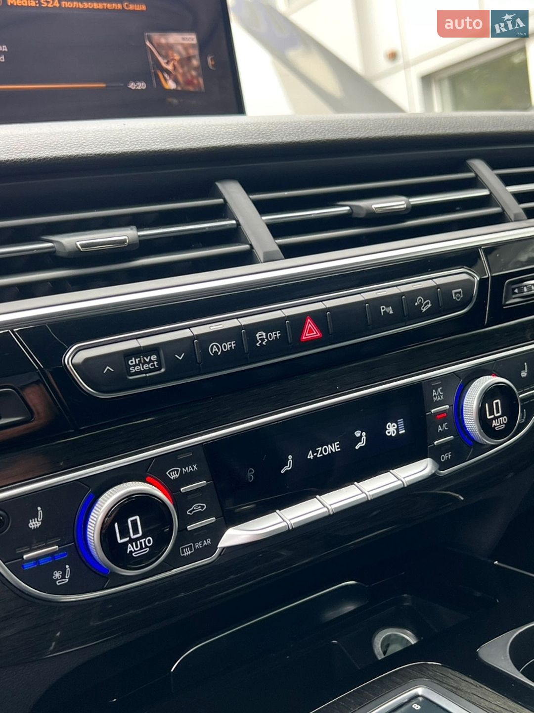 Audi Q7 2017 VIN WA1VAAF70JD025398 фото оголошення 48 з 63