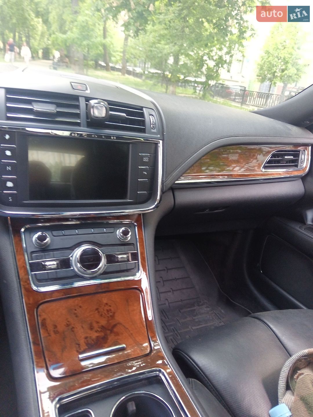 Lincoln Continental 2017 VIN 1LN6L9NC1H5629480 фото оголошення 5 з 12