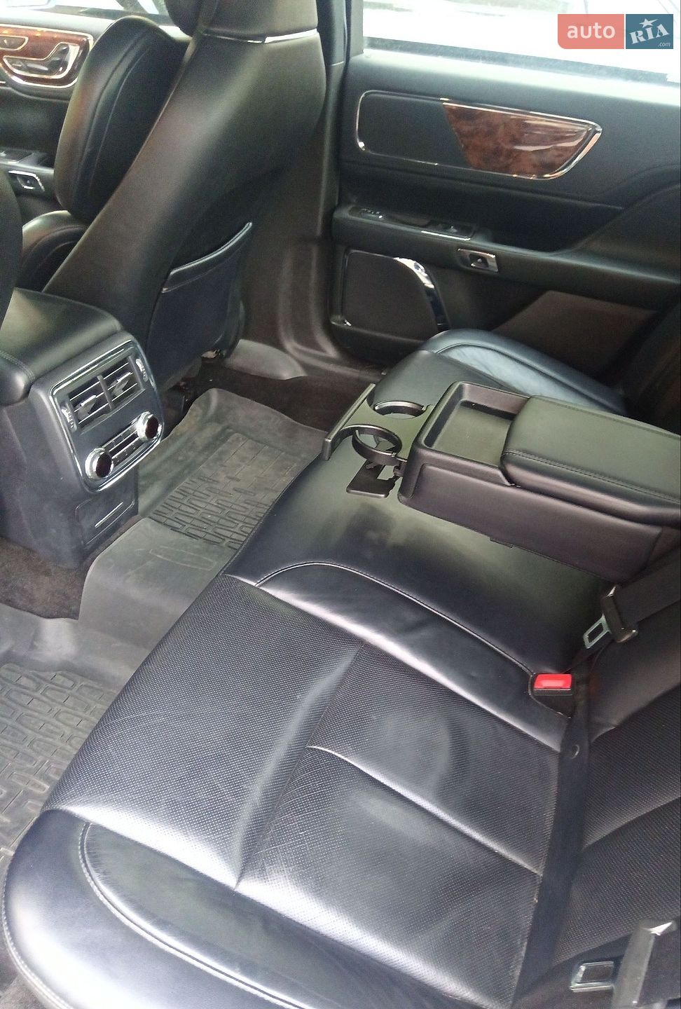 Lincoln Continental 2017 VIN 1LN6L9NC1H5629480 фото оголошення 10 з 12