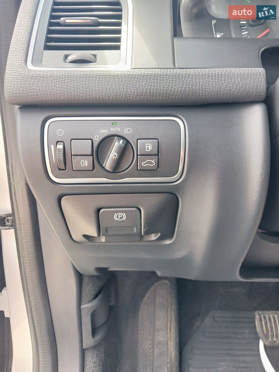Volvo XC60 2016 VIN YV440MDJ1H2083950 фото оголошення 13 з 21