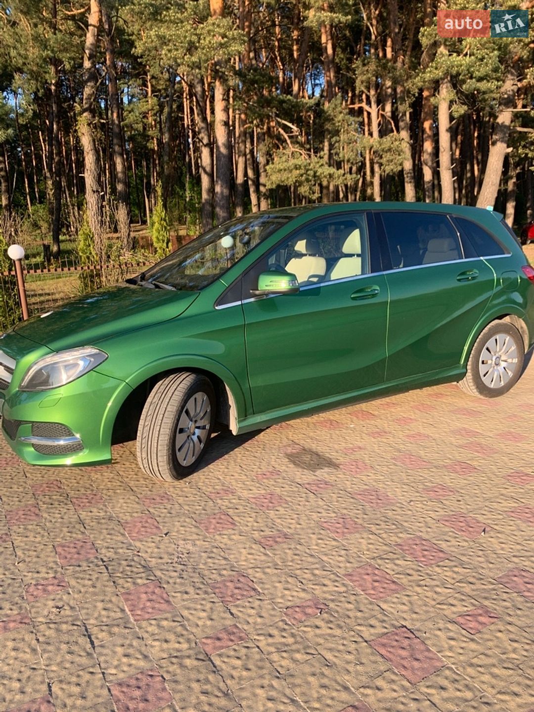 Mercedes-Benz B-Class 2016 VIN WDD2428901J012109 фото оголошення 4 з 32
