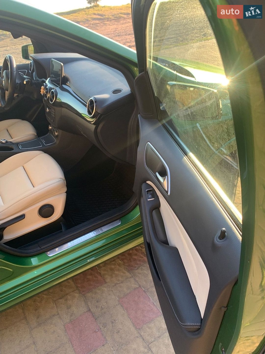 Mercedes-Benz B-Class 2016 VIN WDD2428901J012109 фото оголошення 20 з 32