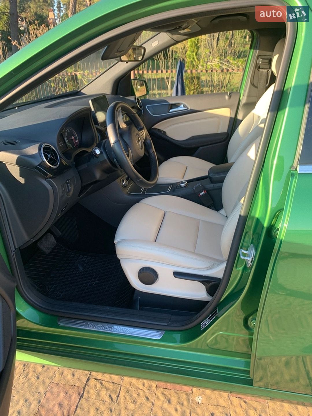 Mercedes-Benz B-Class 2016 VIN WDD2428901J012109 фото оголошення 25 з 32