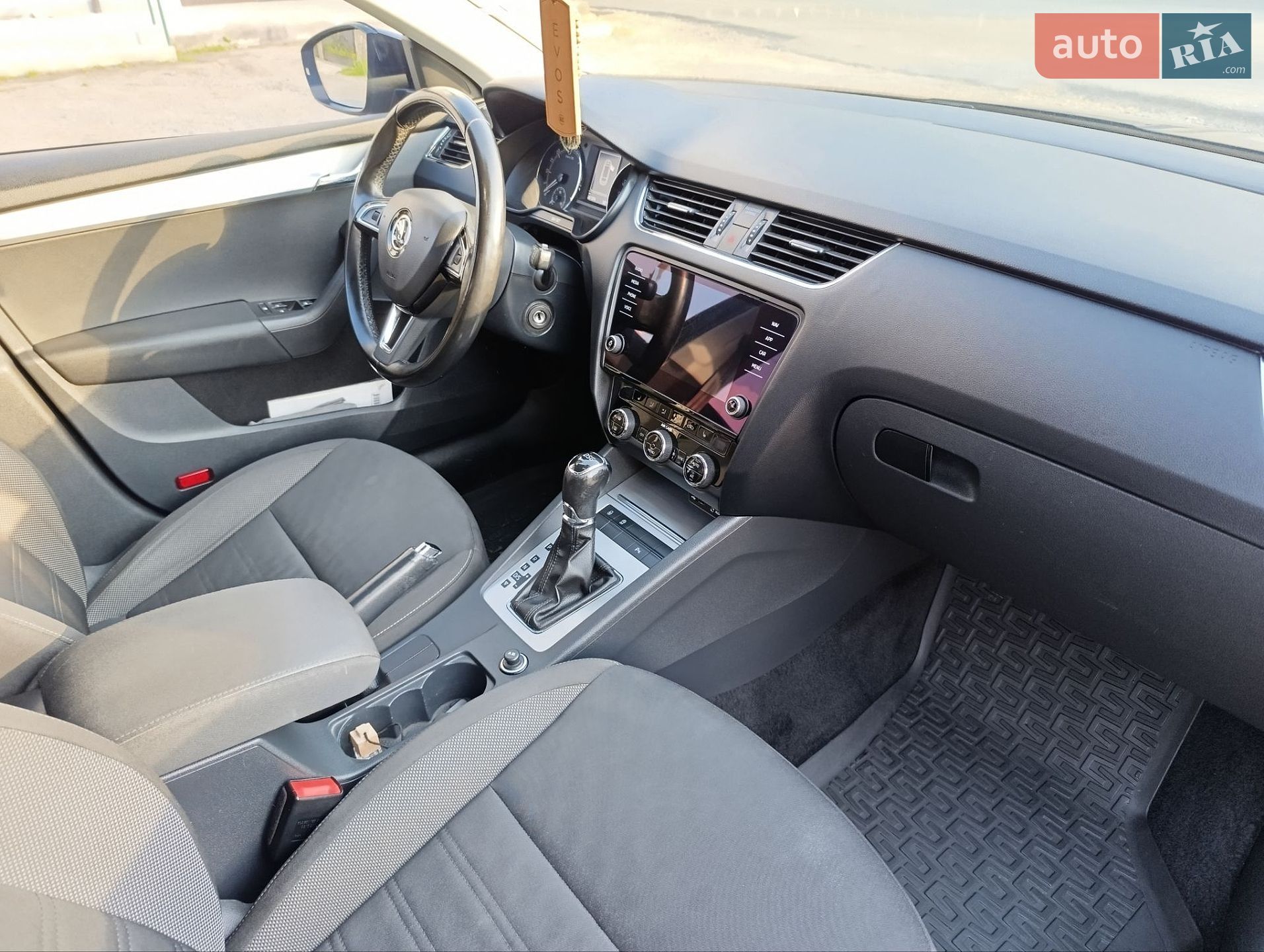 Skoda Octavia 2017 VIN TMBJG7NE4J0189931 фото оголошення 17 з 59