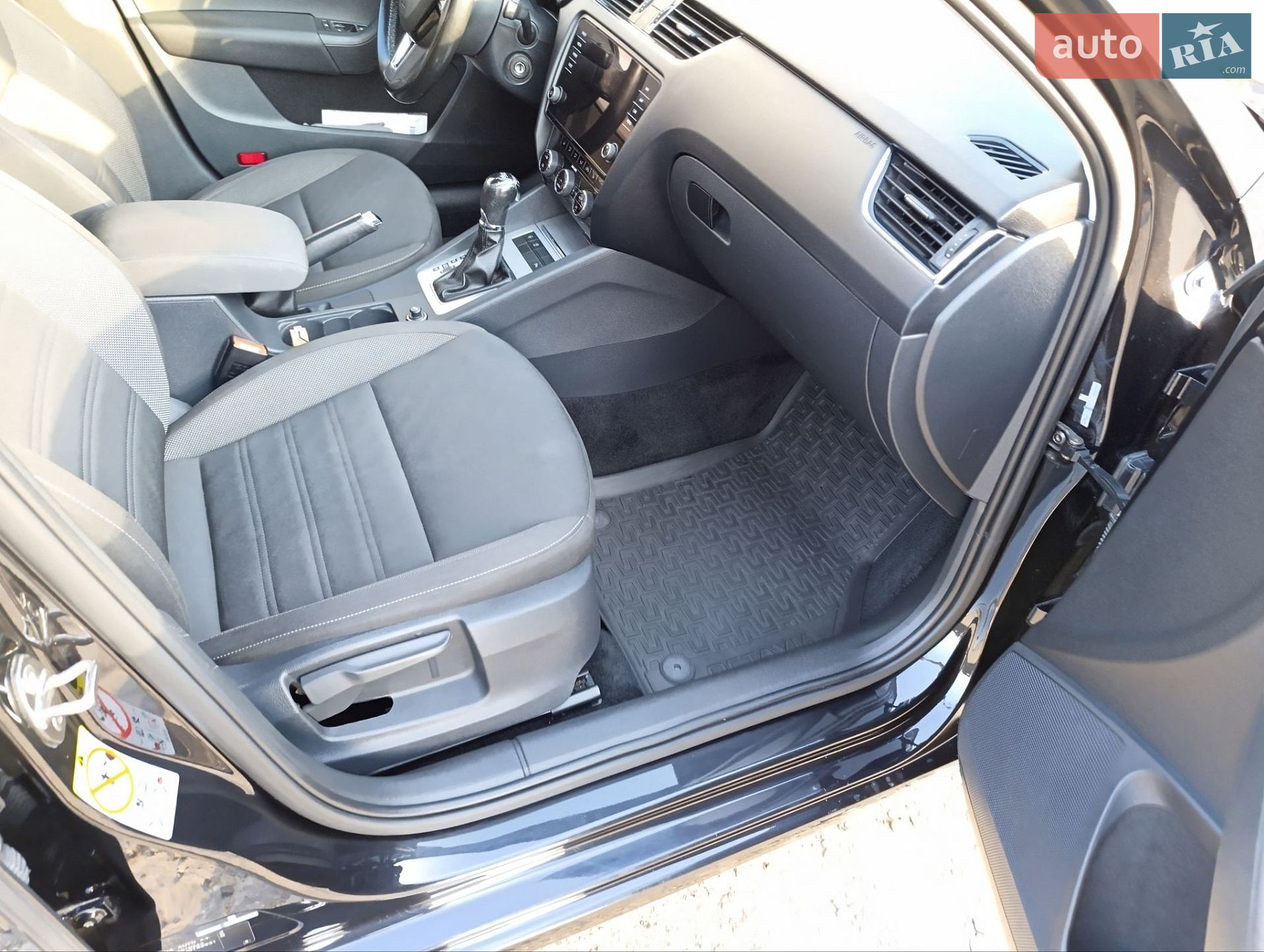Skoda Octavia 2017 VIN TMBJG7NE4J0189931 фото оголошення 21 з 59