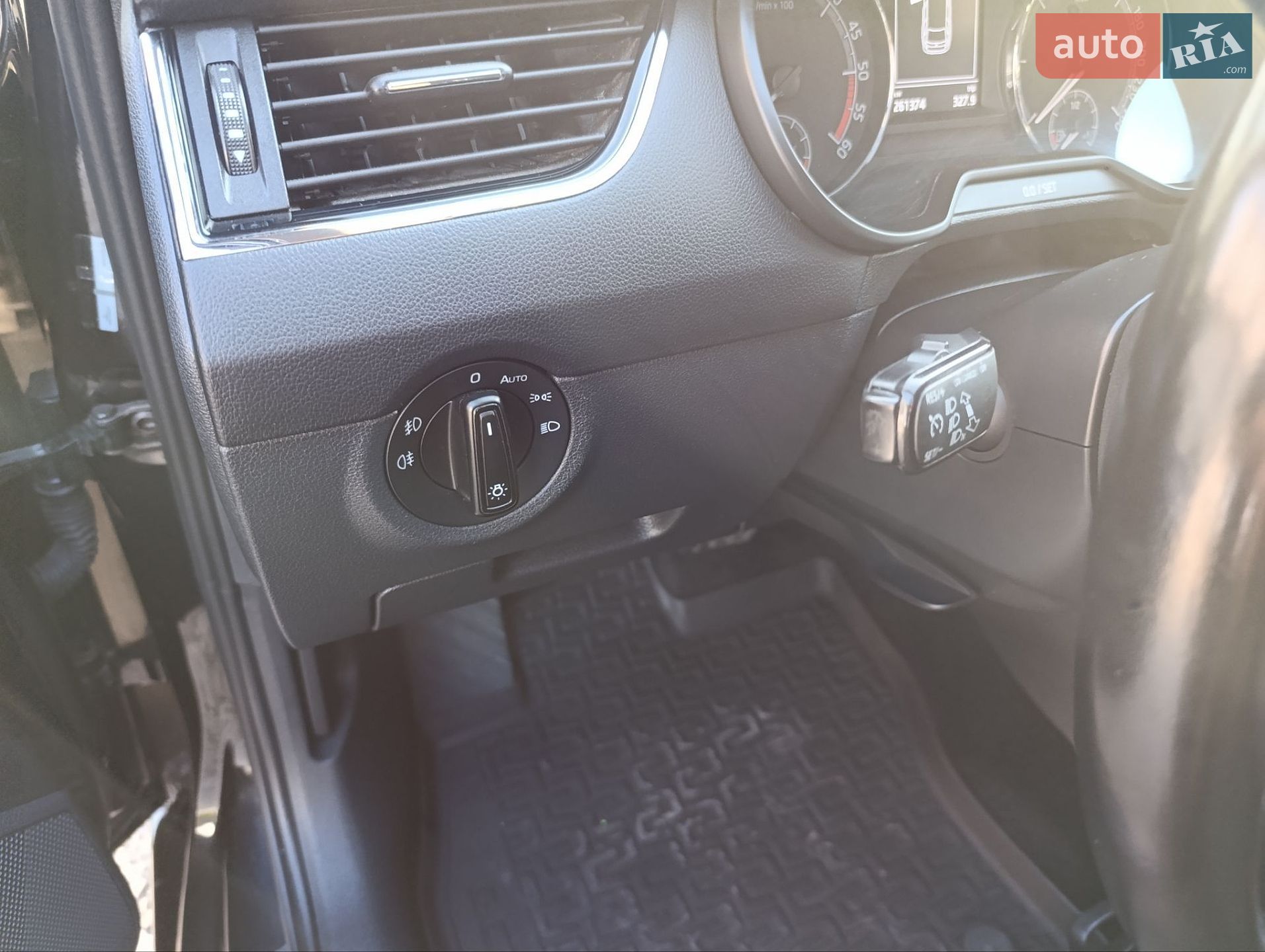 Skoda Octavia 2017 VIN TMBJG7NE4J0189931 фото оголошення 30 з 59