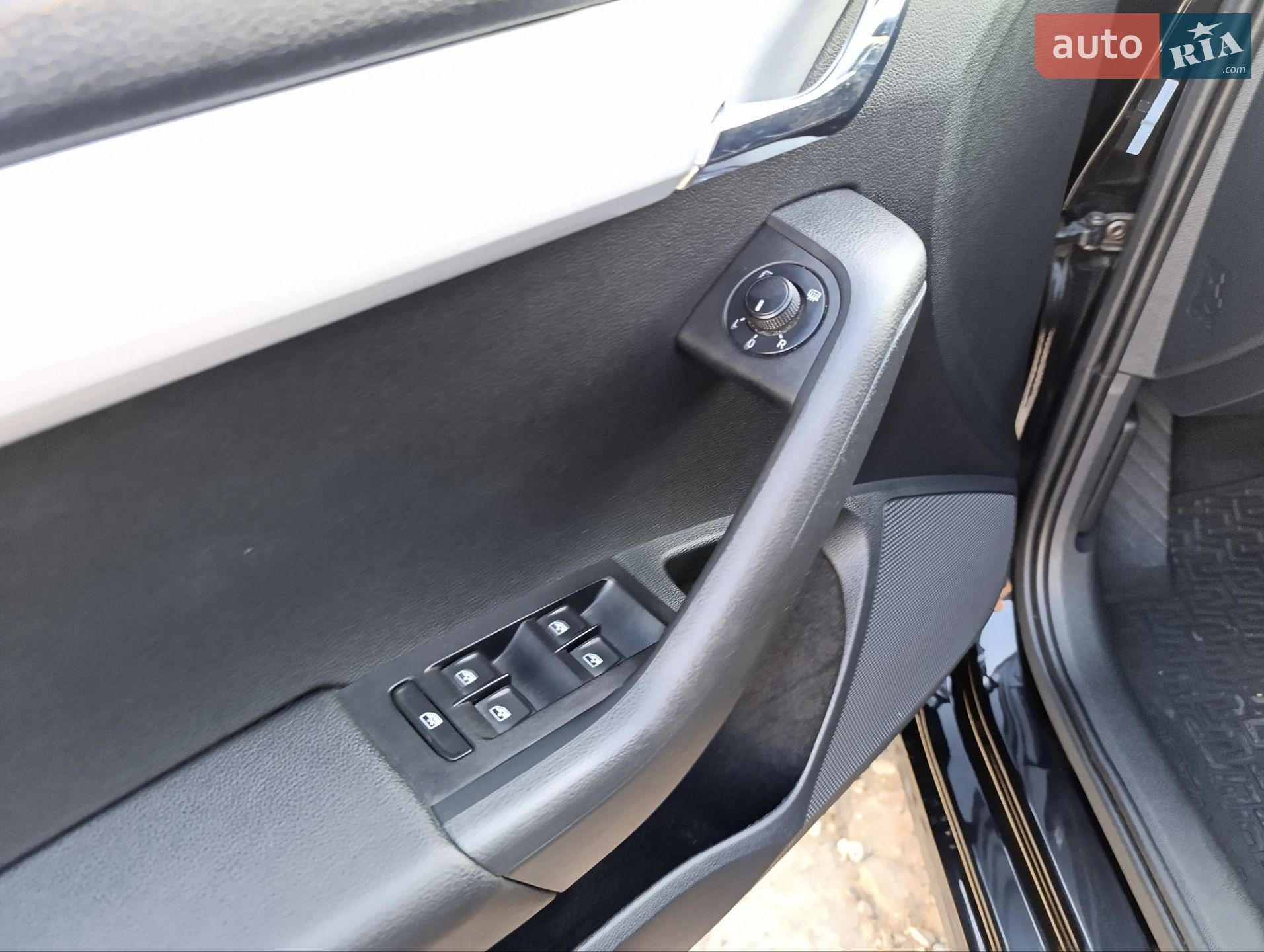 Skoda Octavia 2017 VIN TMBJG7NE4J0189931 фото оголошення 34 з 59