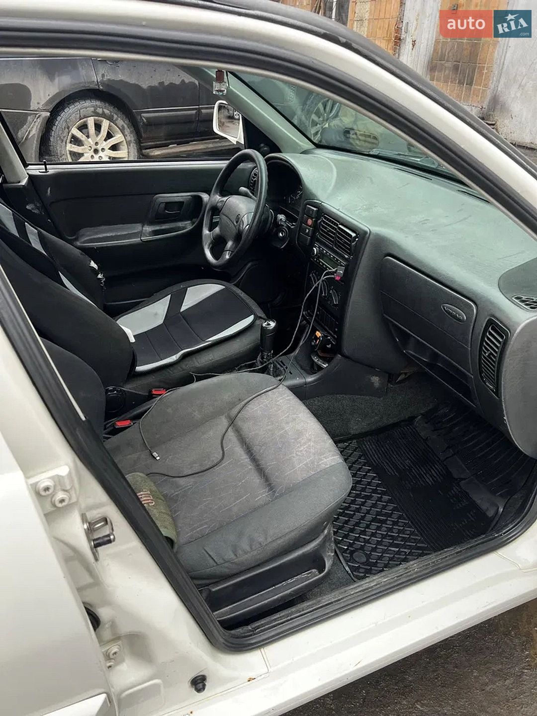 Volkswagen Polo 1999 VIN WVWZZZ6KZXR584711 фото оголошення 7 з 9