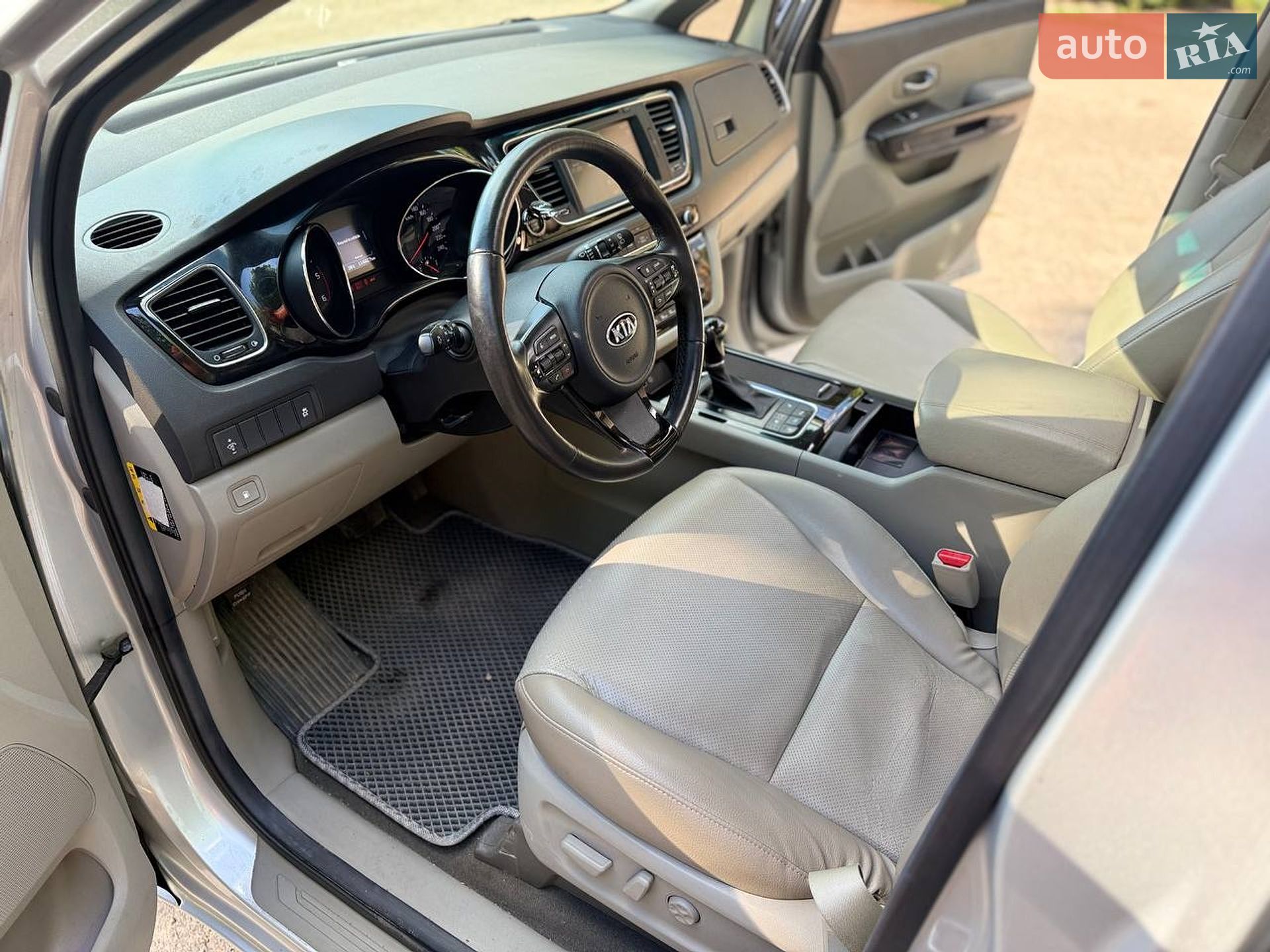 Kia Carnival 2015 VIN KNAMC81ABFS062117 фото оголошення 13 з 20