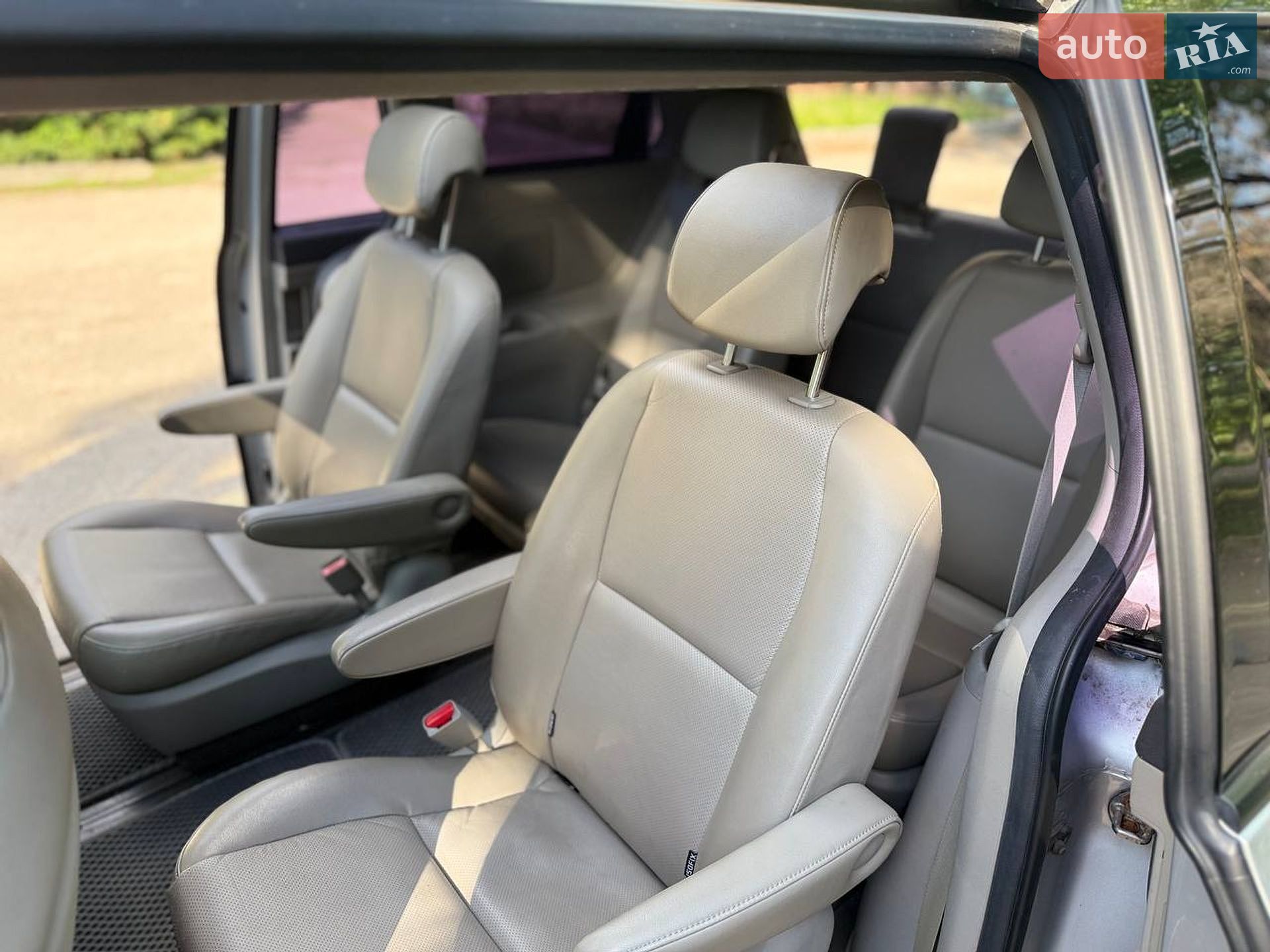 Kia Carnival 2015 VIN KNAMC81ABFS062117 фото оголошення 16 з 20