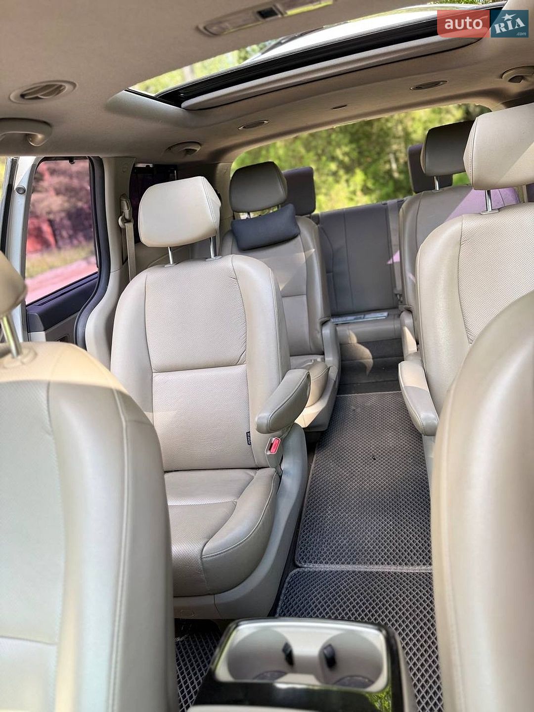 Kia Carnival 2015 VIN KNAMC81ABFS062117 фото оголошення 17 з 20