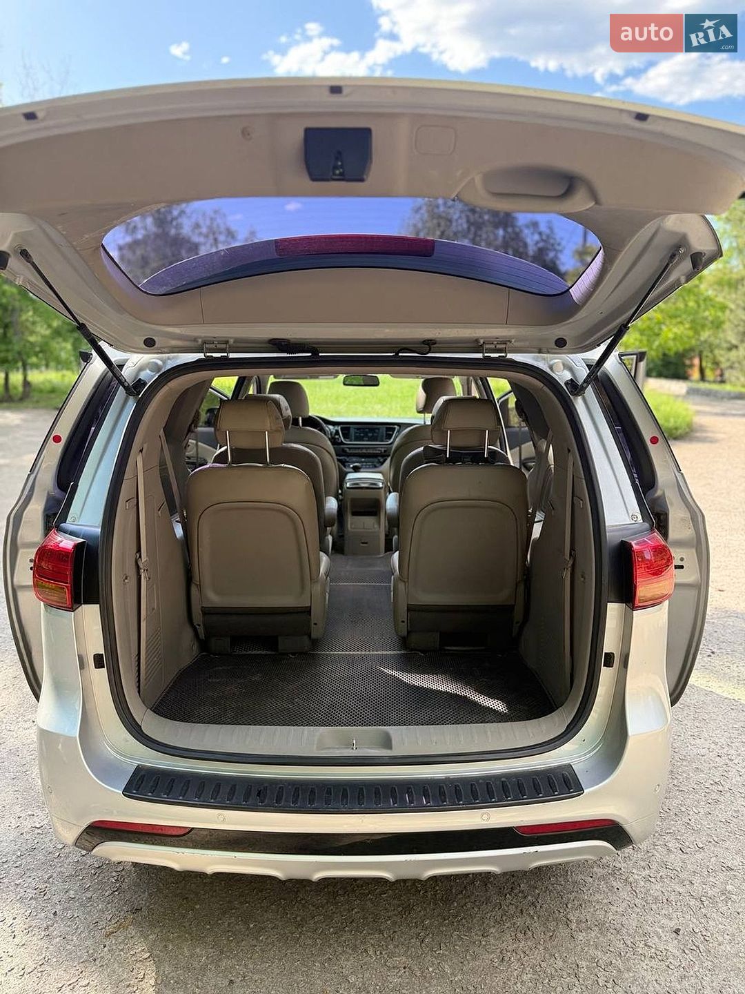 Kia Carnival 2015 VIN KNAMC81ABFS062117 фото оголошення 18 з 20