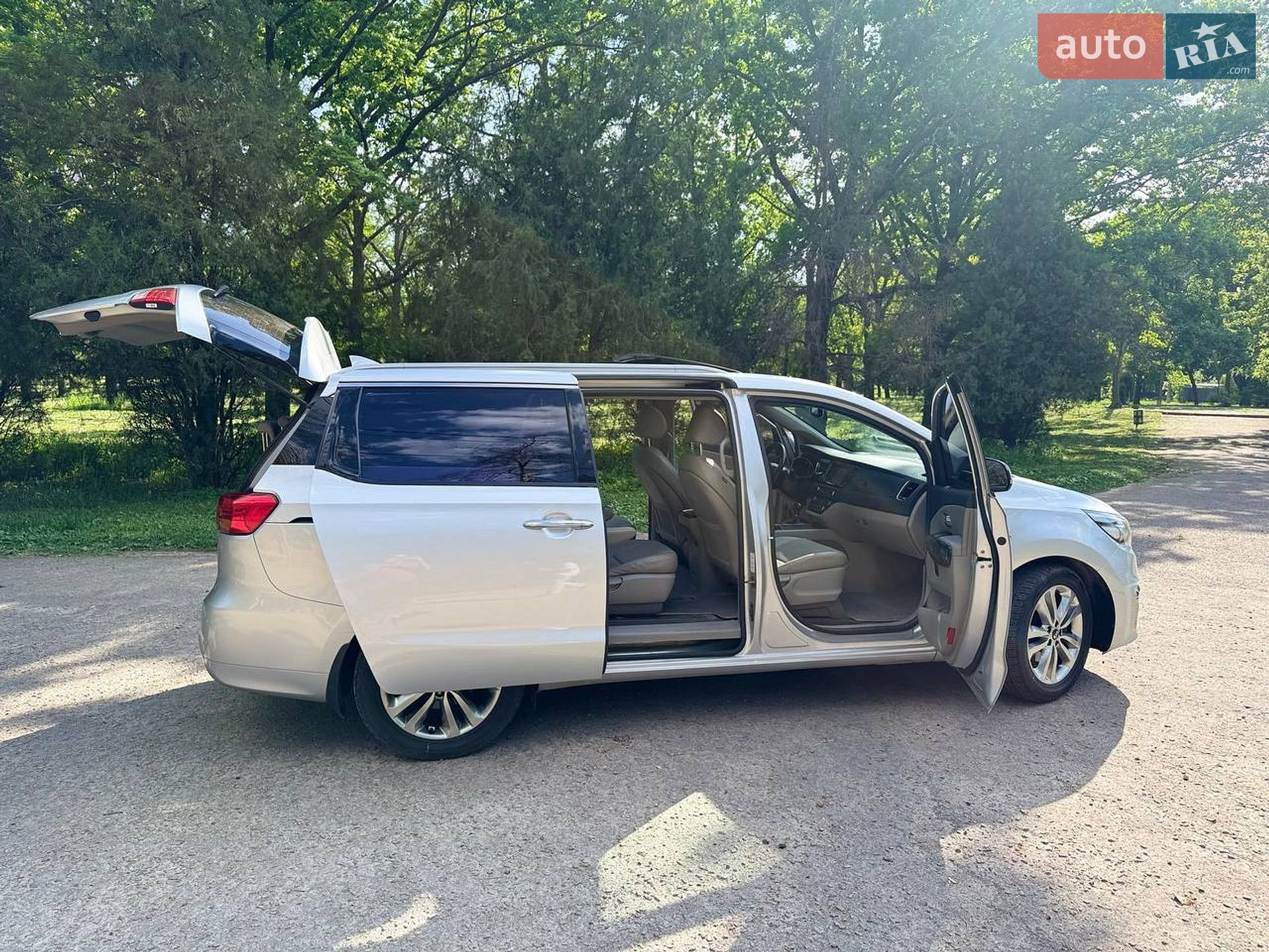 Kia Carnival 2015 VIN KNAMC81ABFS062117 фото оголошення 20 з 20