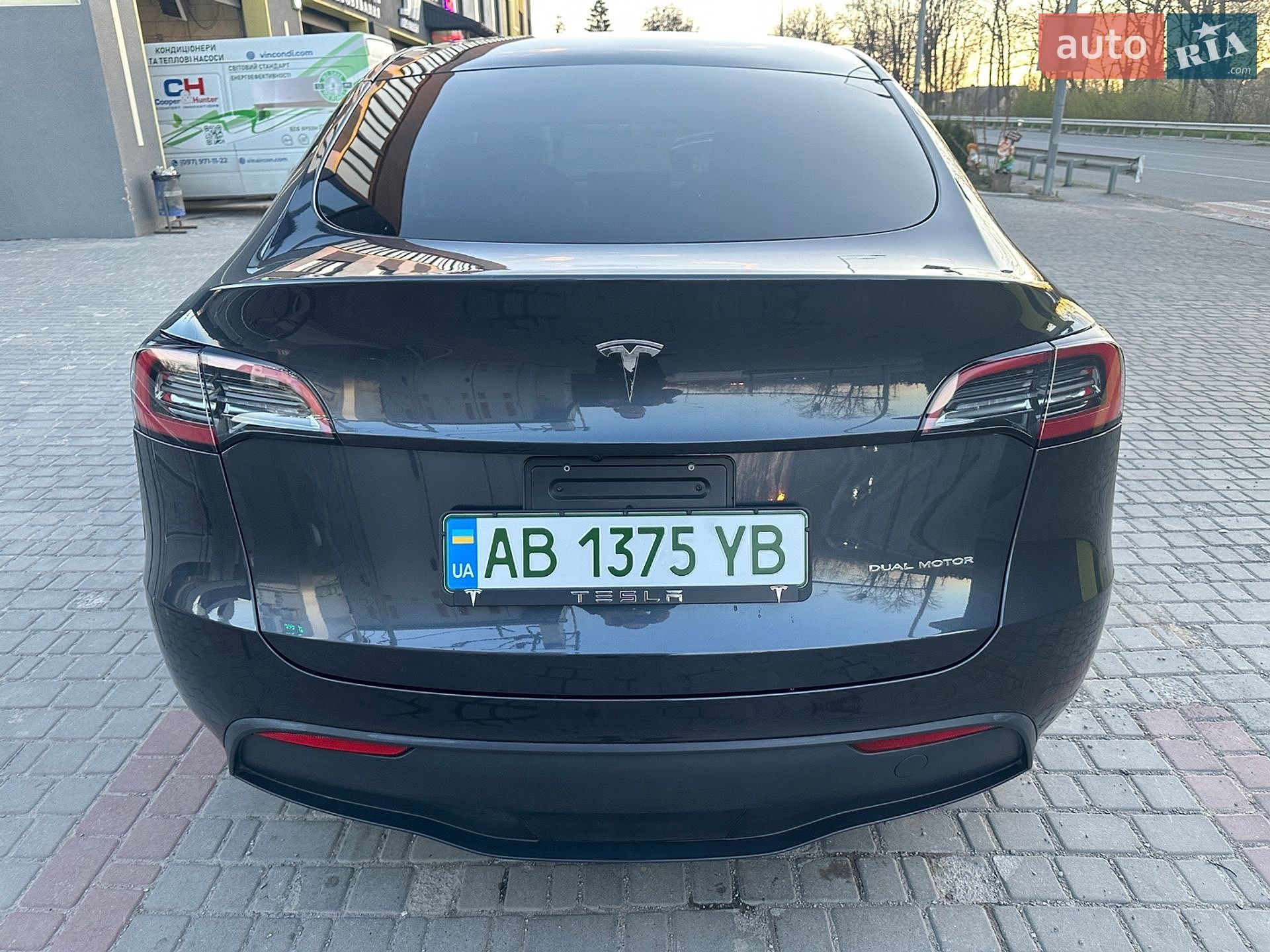 Tesla Model Y 2024 VIN 7SAYGDEE6RA251193 фото оголошення 22 з 54