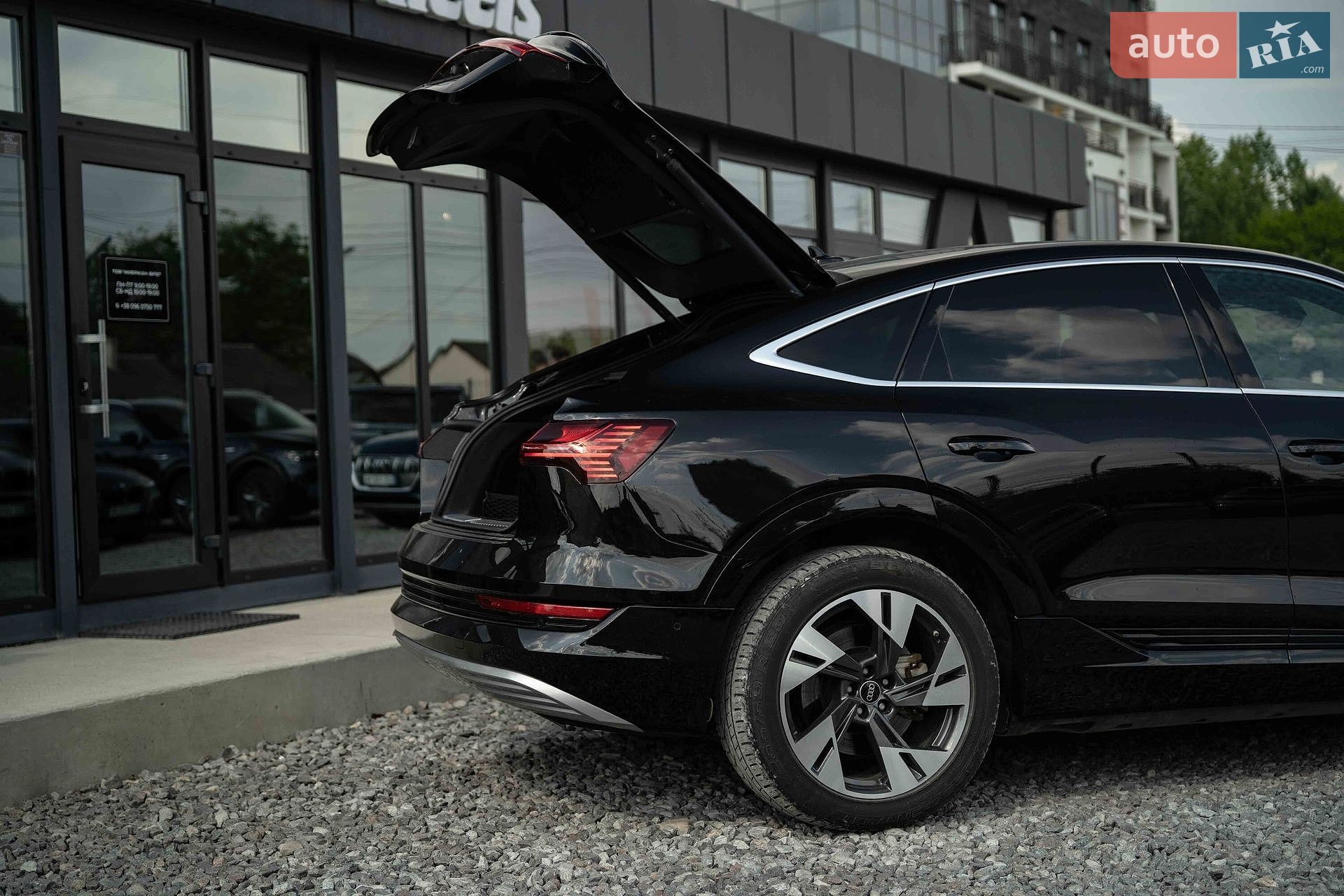 Audi e-tron 2022 VIN WA12AAGE5NB033921 фото оголошення 8 з 49