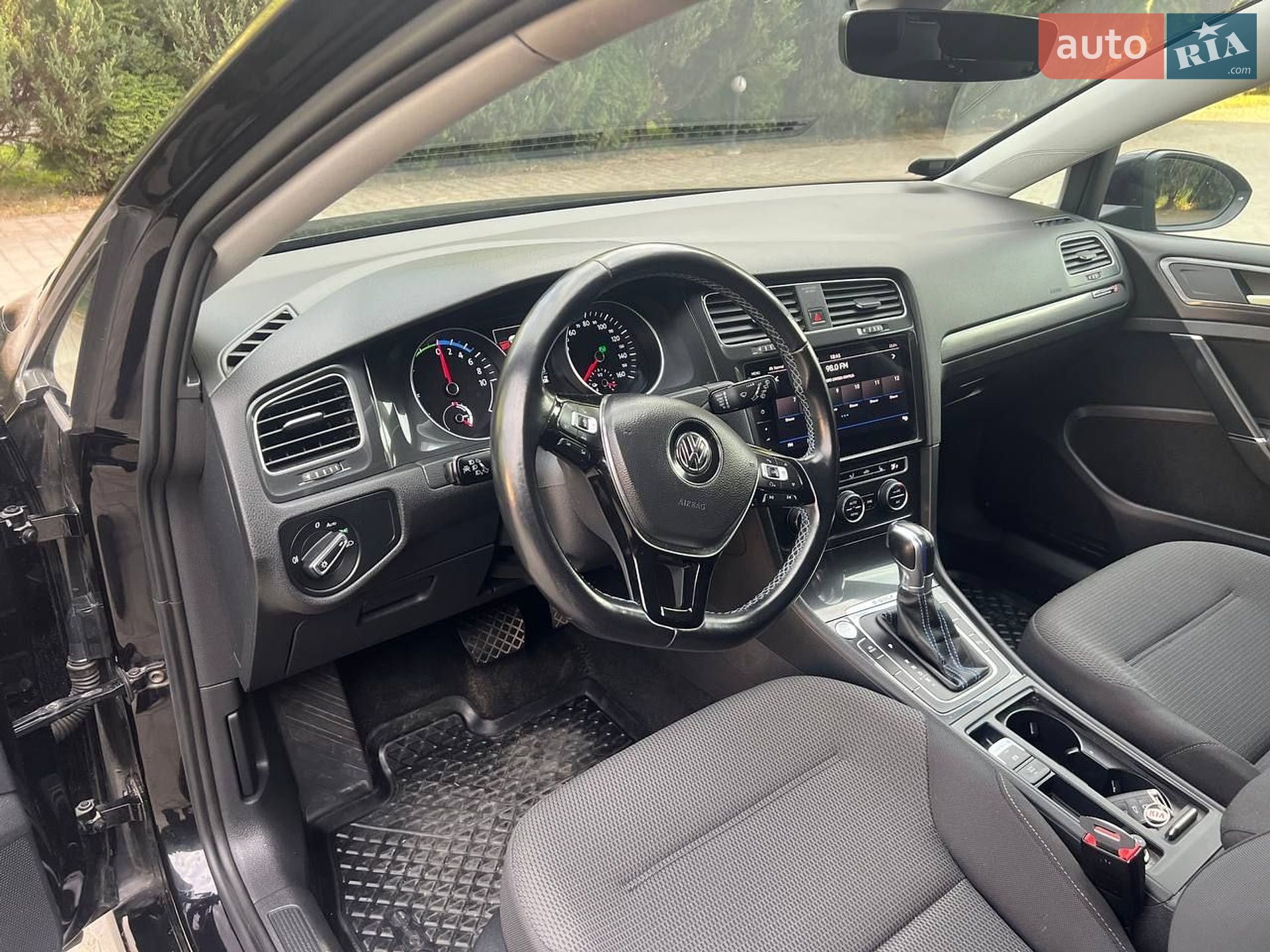 Volkswagen e-Golf 2018 VIN WVWZZZAUZJ8904833 фото оголошення 27 з 29