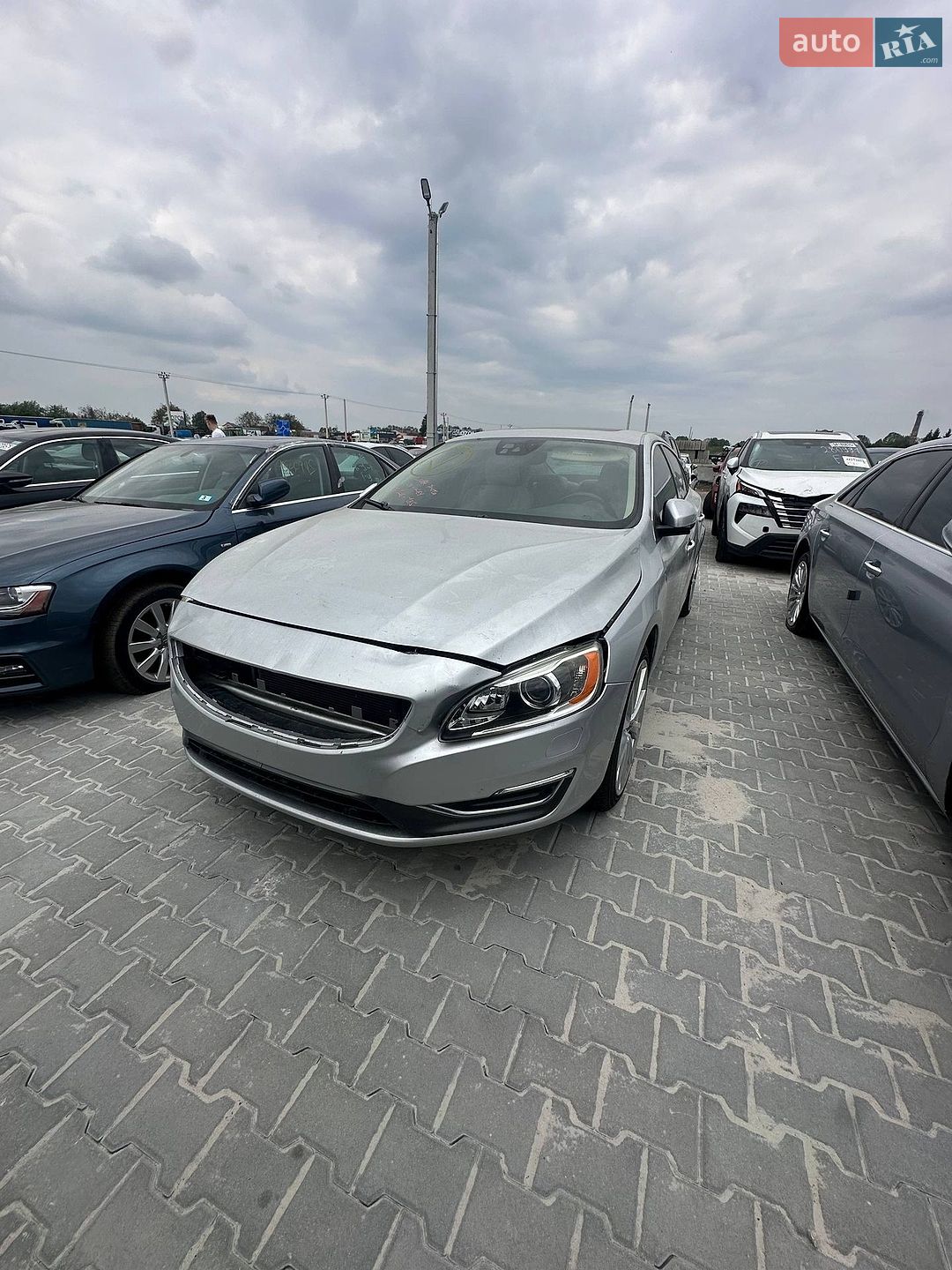 Volvo S60 2016 VIN LYV402HMXHB131813 фото оголошення 4 з 10