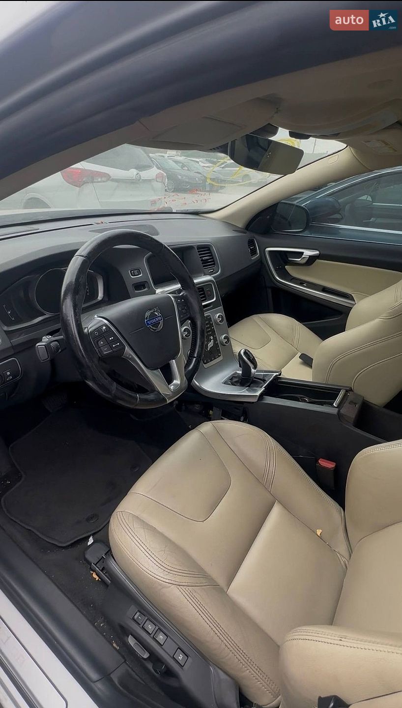 Volvo S60 2016 VIN LYV402HMXHB131813 фото оголошення 7 з 10