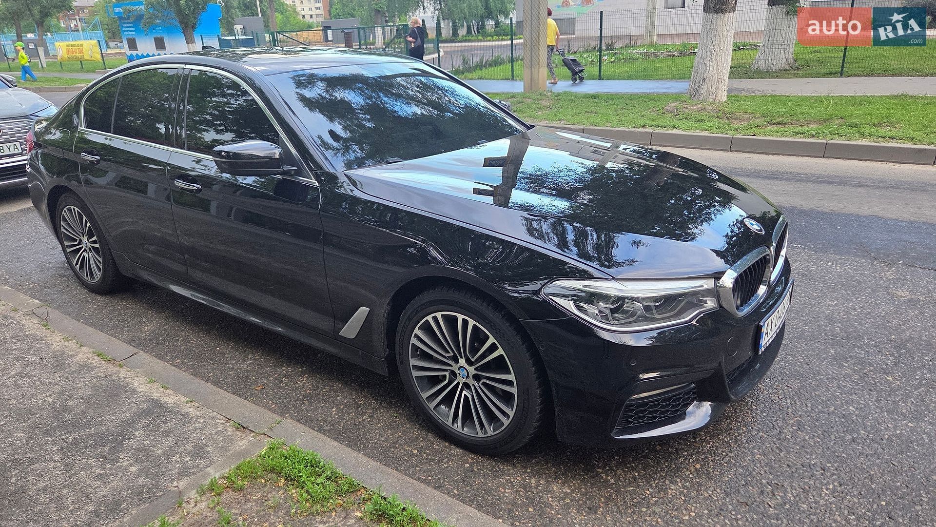 BMW 5 Series 2018 VIN WBAJD1C52JG474706 фото оголошення 3 з 10