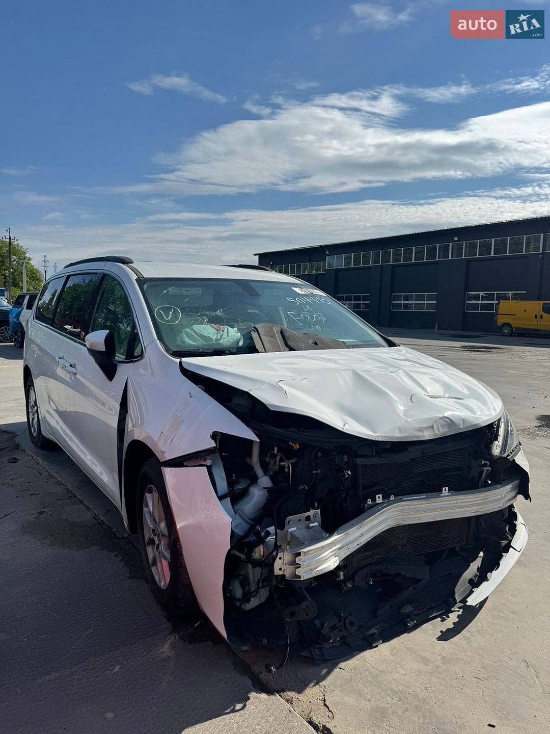 Chrysler Voyager 2020 VIN 2C4RC1DG1MR504418 фото оголошення 4 з 7