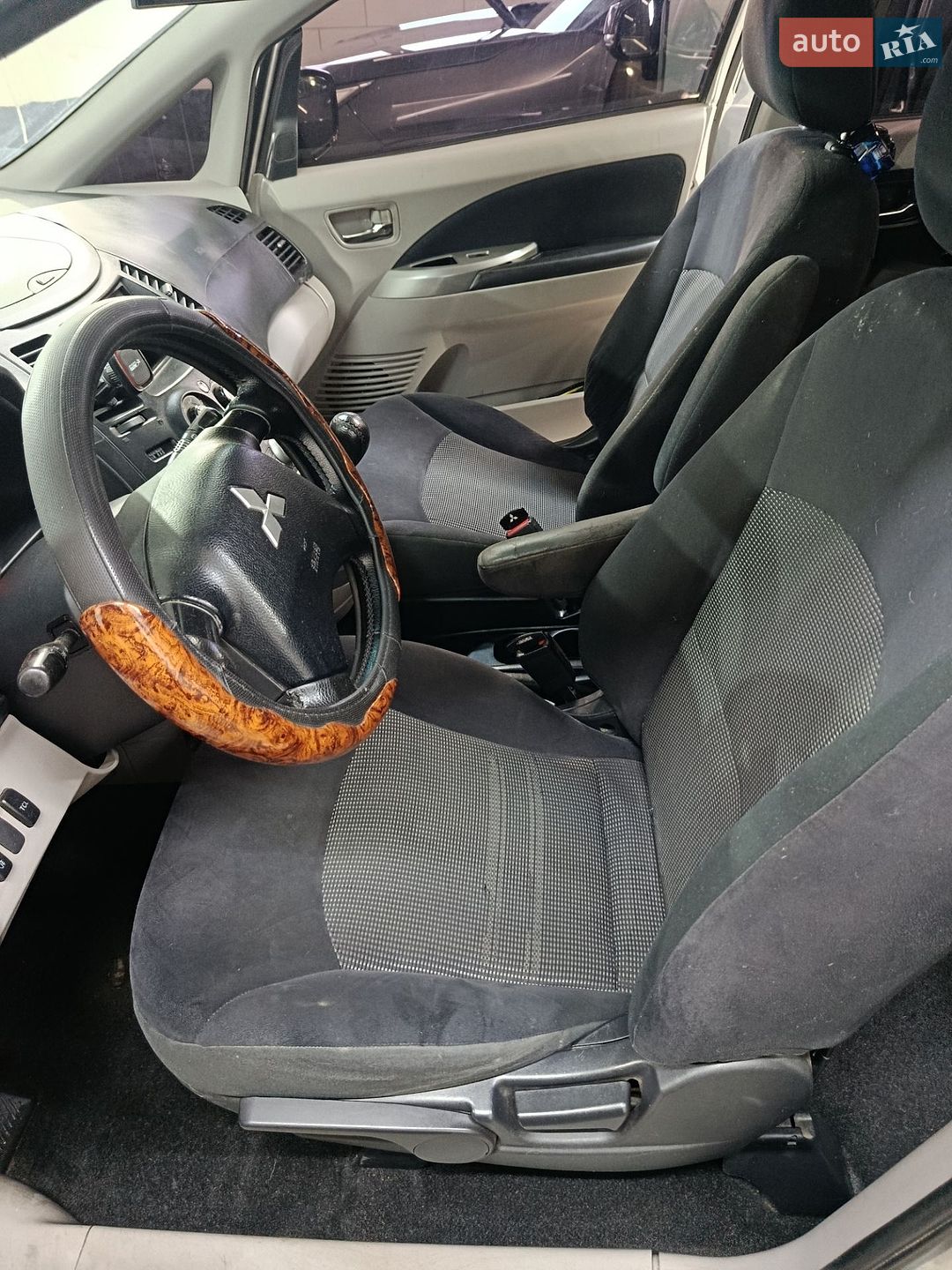 Mitsubishi Grandis 2007 VIN JMBLRNA4W8Z001046 фото оголошення 29 з 37