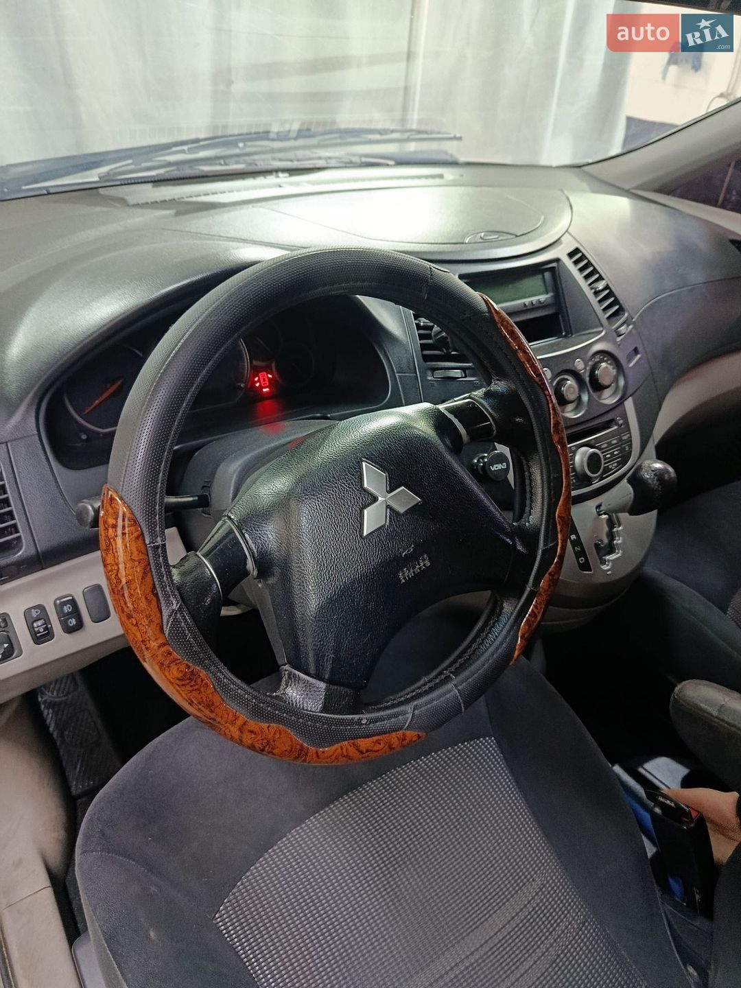 Mitsubishi Grandis 2007 VIN JMBLRNA4W8Z001046 фото оголошення 30 з 37