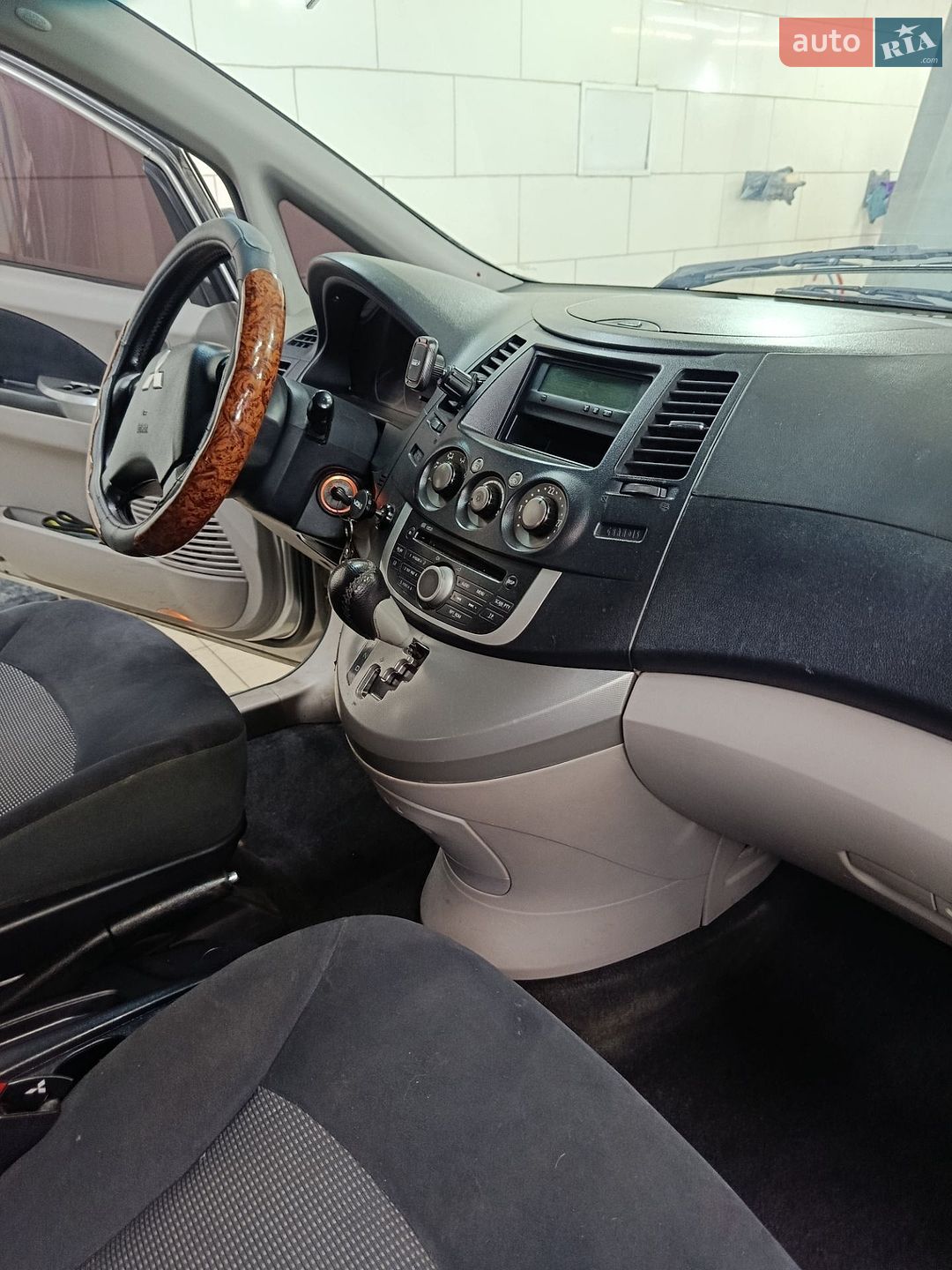 Mitsubishi Grandis 2007 VIN JMBLRNA4W8Z001046 фото оголошення 23 з 37