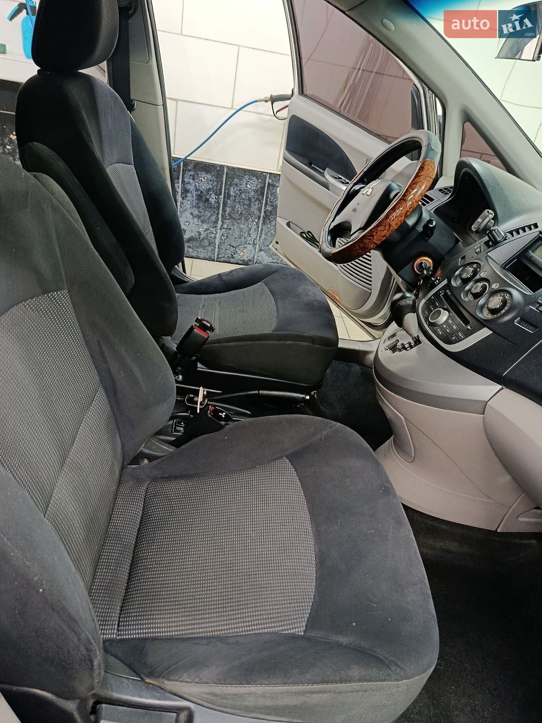 Mitsubishi Grandis 2007 VIN JMBLRNA4W8Z001046 фото оголошення 26 з 37
