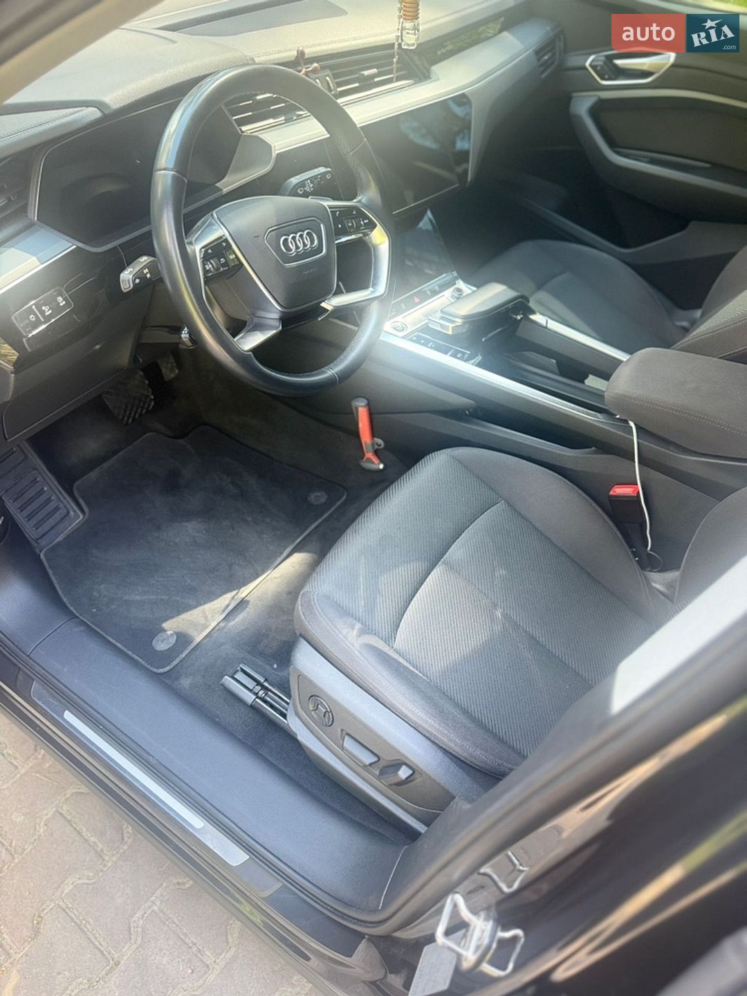 Audi e-tron 2020 VIN WAUZZZGE2MB014377 фото оголошення 14 з 25