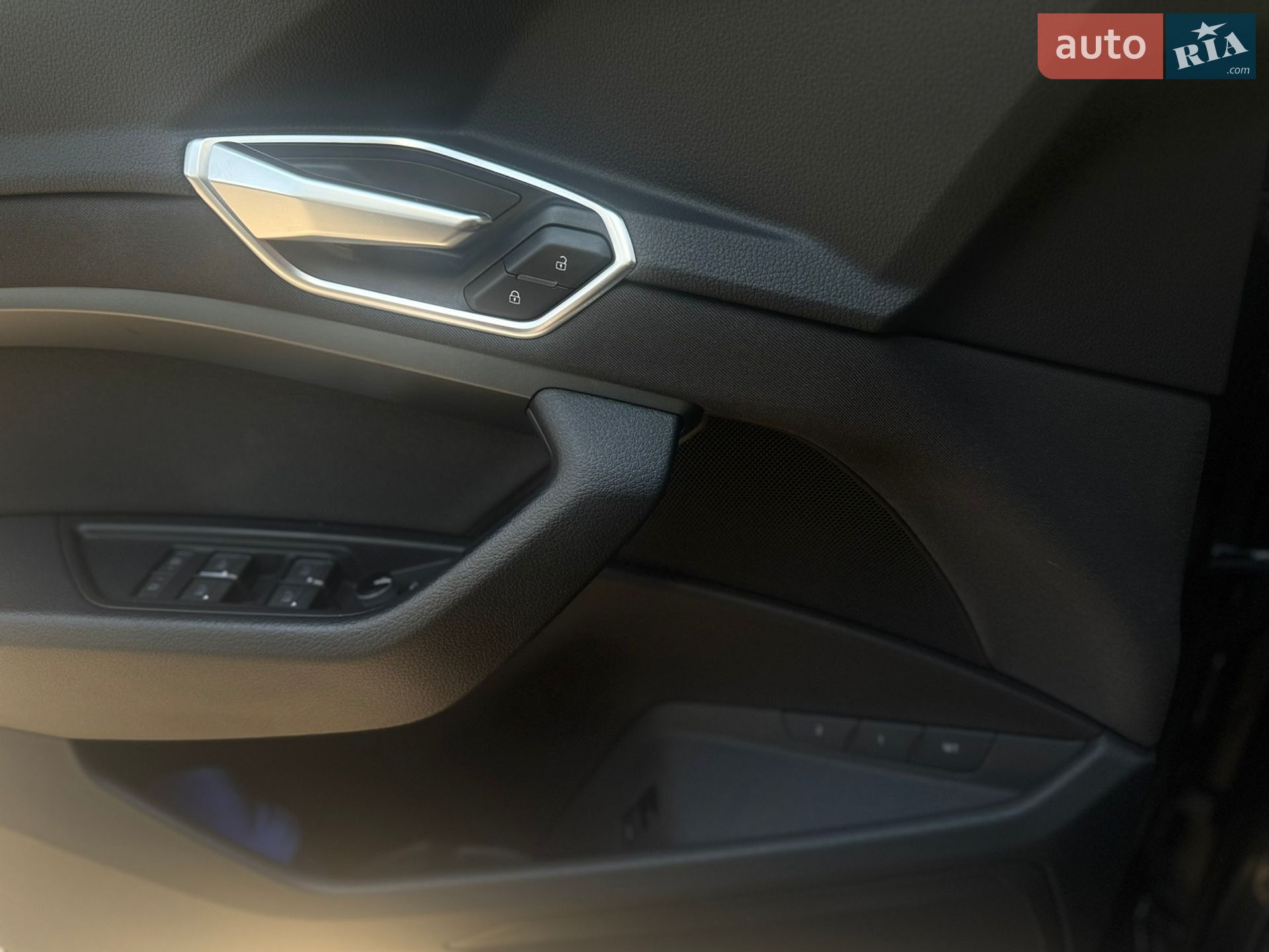Audi e-tron 2020 VIN WAUZZZGE2MB014377 фото оголошення 22 з 25