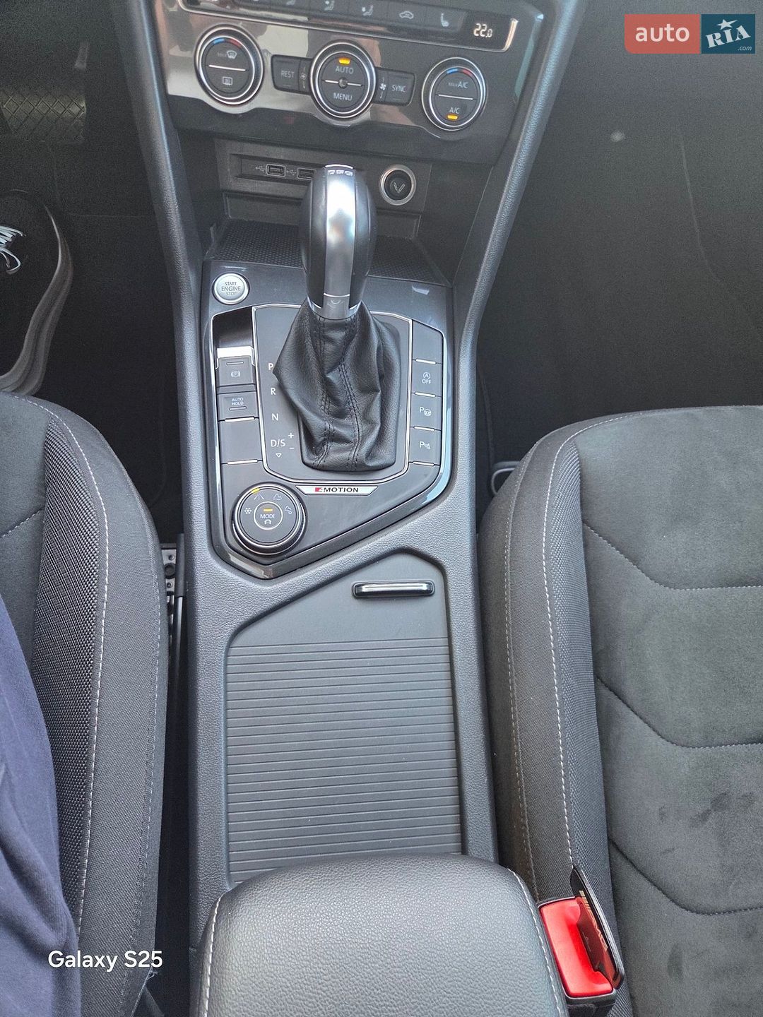 Volkswagen Tiguan 2018 VIN WVGZZZ5NZJW899981 фото оголошення 12 з 23