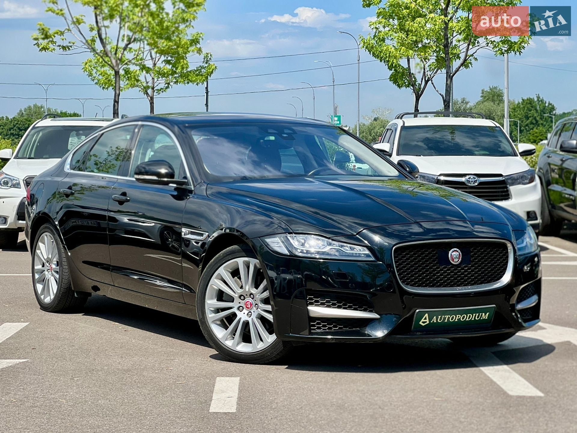 Jaguar XF 2018 VIN SAJBJ4FX5KCY78169 фото оголошення 2 з 48