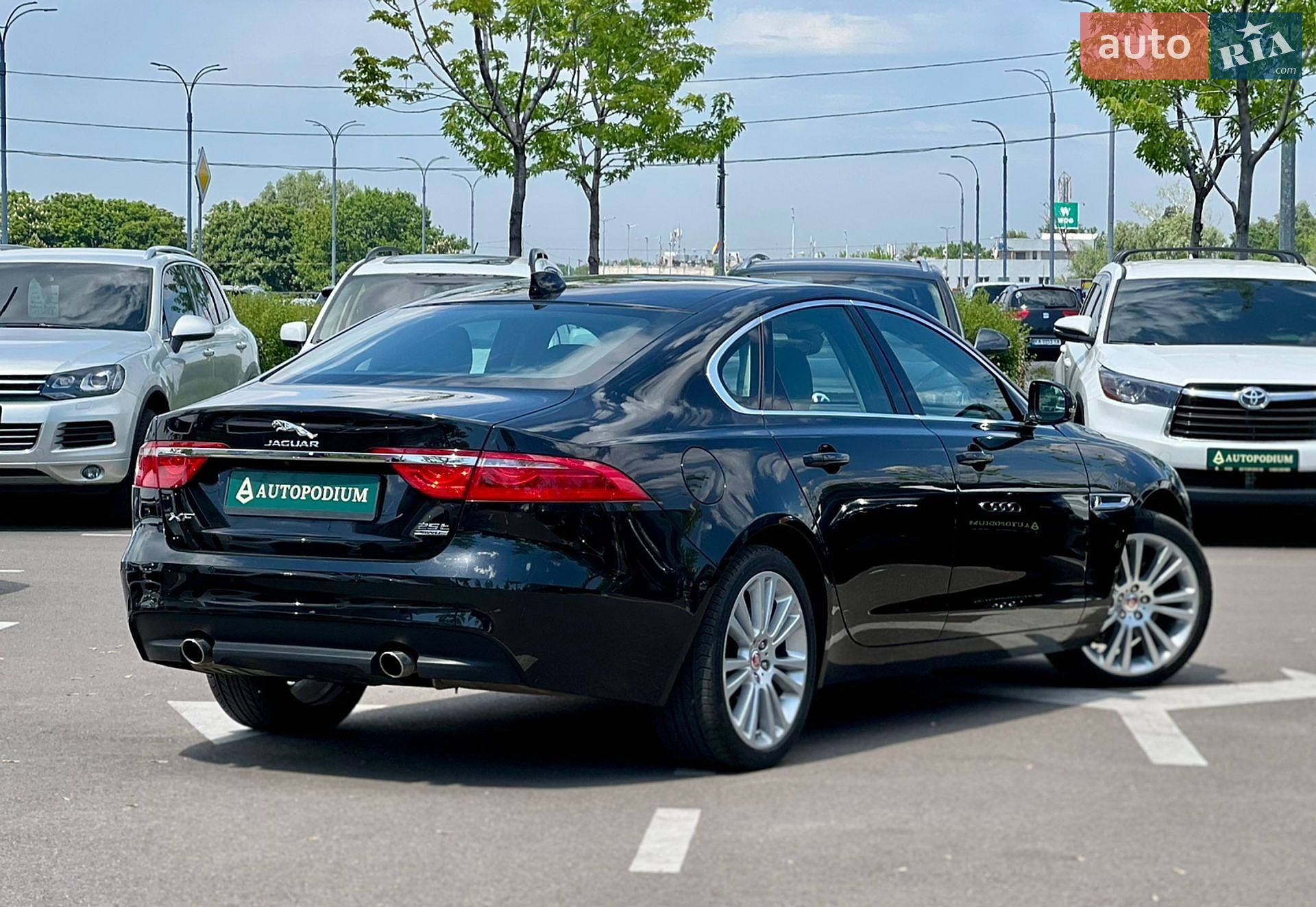 Jaguar XF 2018 VIN SAJBJ4FX5KCY78169 фото оголошення 11 з 48