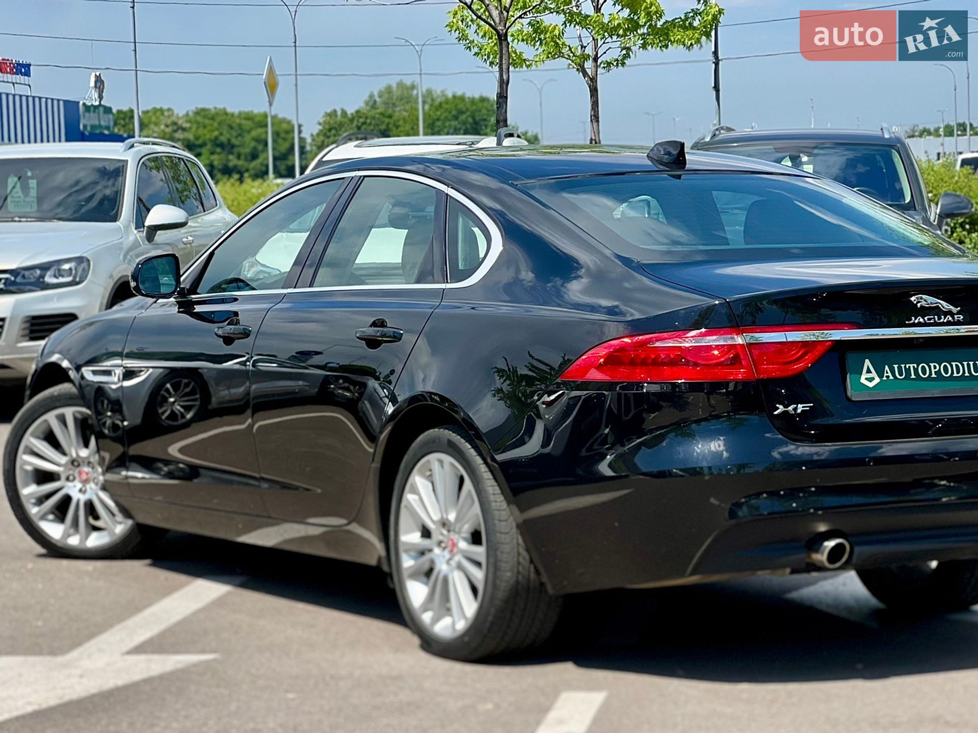 Jaguar XF 2018 VIN SAJBJ4FX5KCY78169 фото оголошення 14 з 48