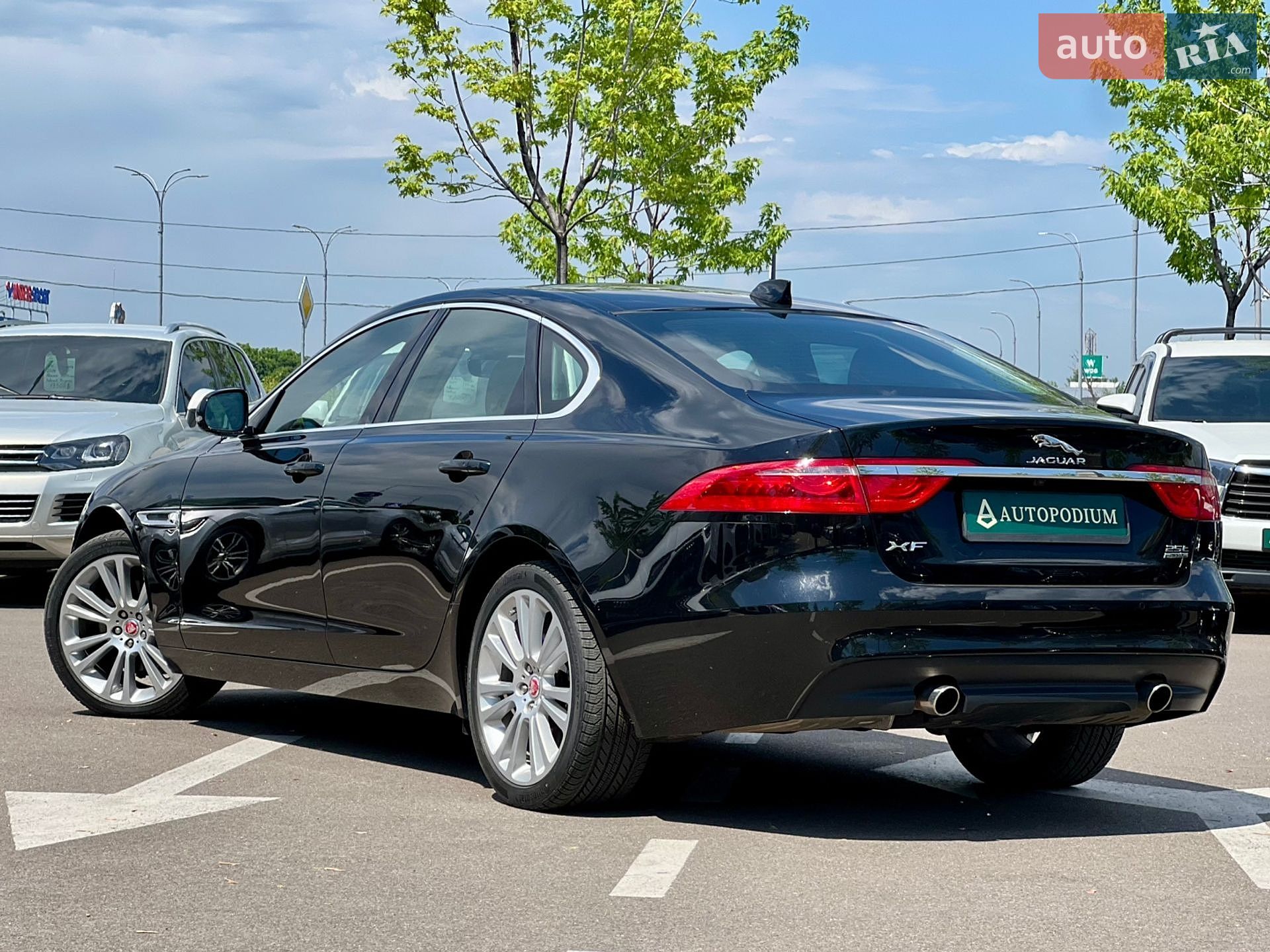 Jaguar XF 2018 VIN SAJBJ4FX5KCY78169 фото оголошення 15 з 48