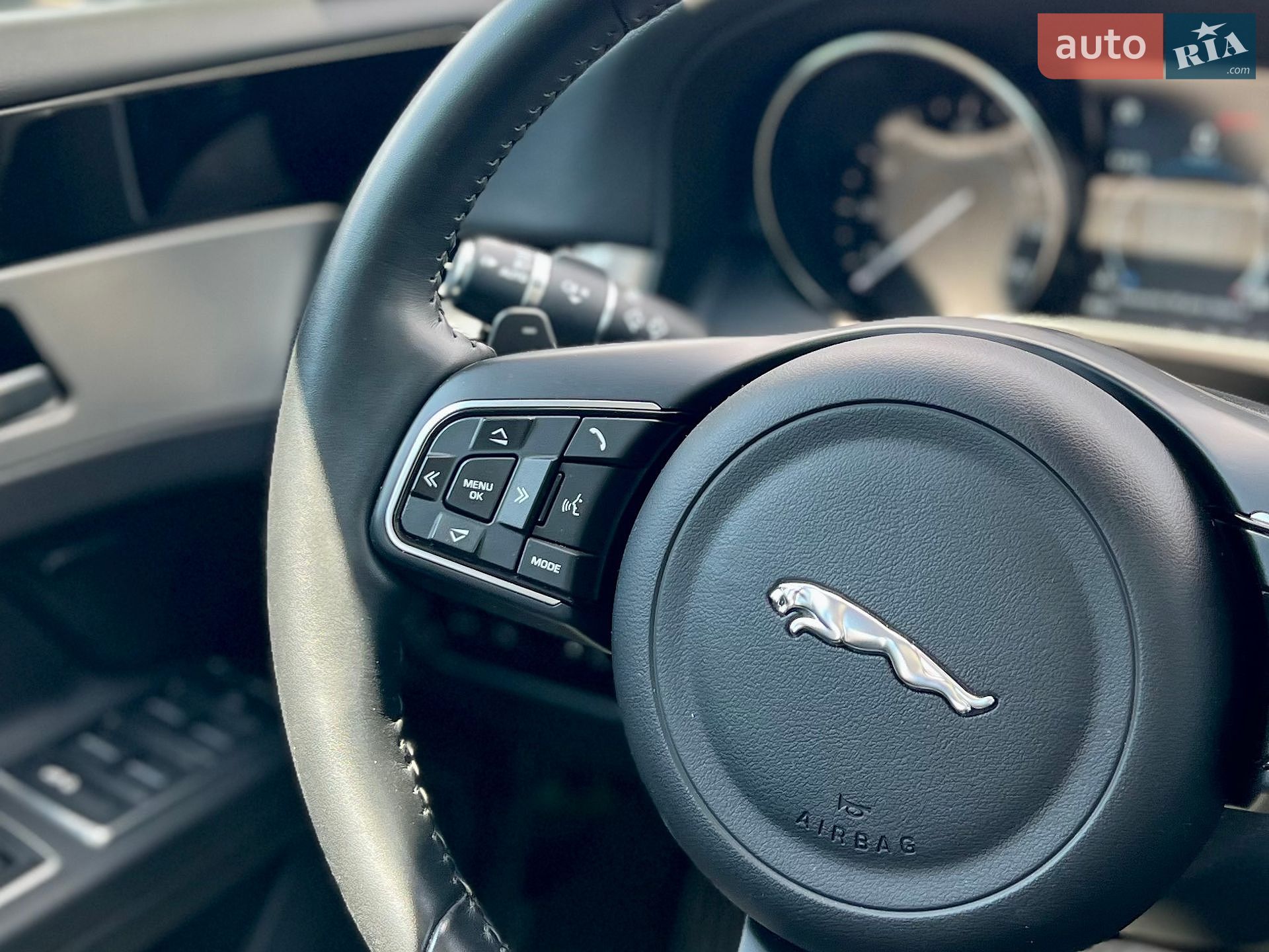 Jaguar XF 2018 VIN SAJBJ4FX5KCY78169 фото оголошення 37 з 48