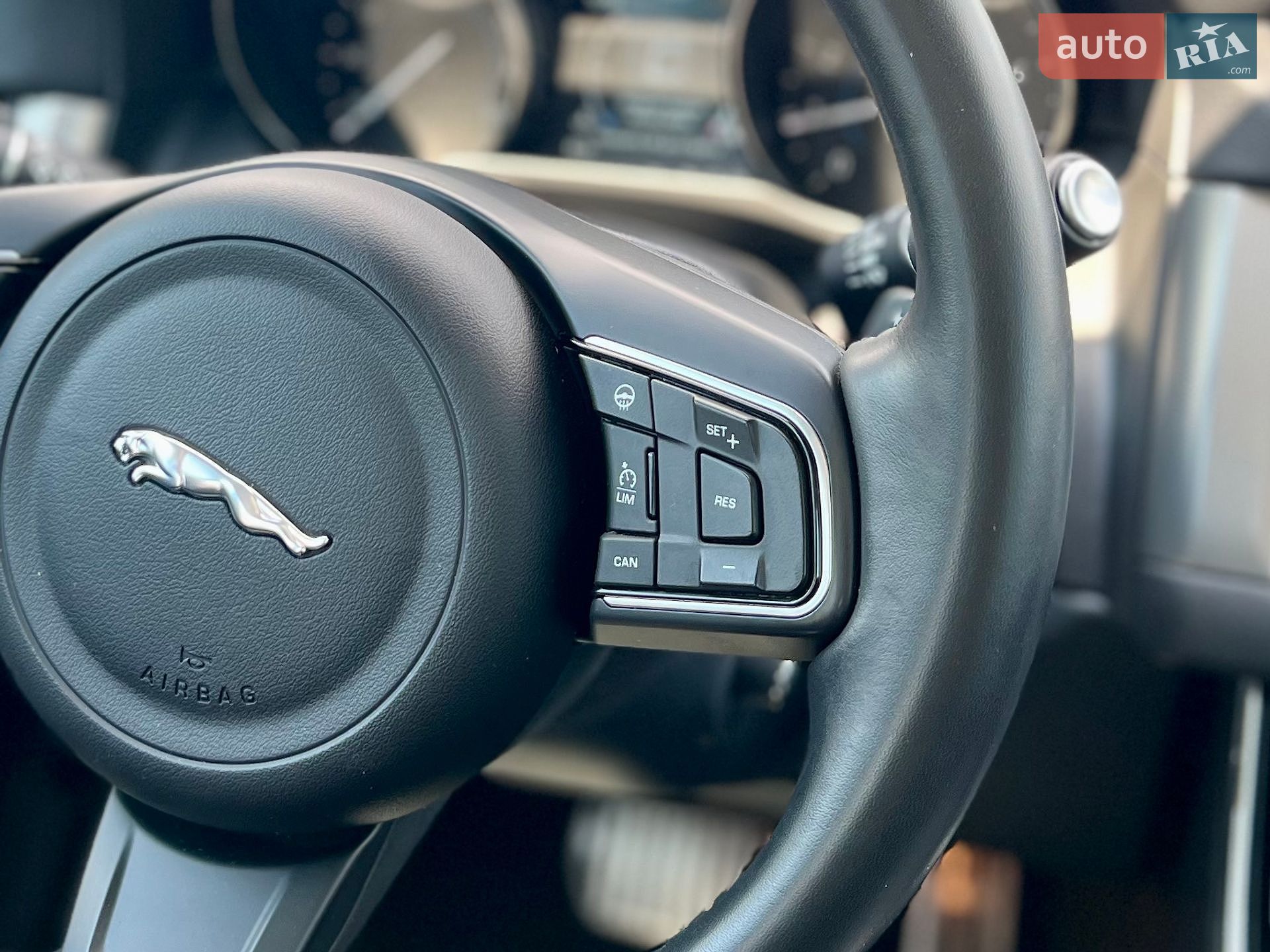 Jaguar XF 2018 VIN SAJBJ4FX5KCY78169 фото оголошення 38 з 48