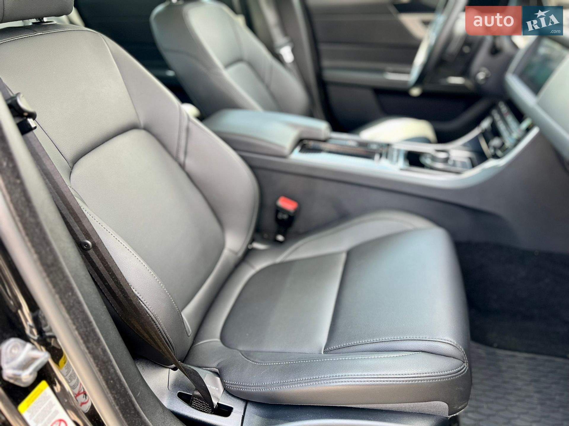 Jaguar XF 2018 VIN SAJBJ4FX5KCY78169 фото оголошення 46 з 48