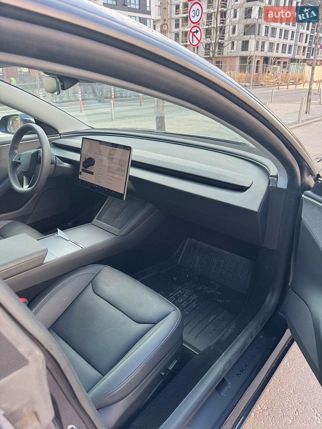 Tesla Model 3 2025 VIN 5YJ3E1EA4SF935533 фото оголошення 13 з 14