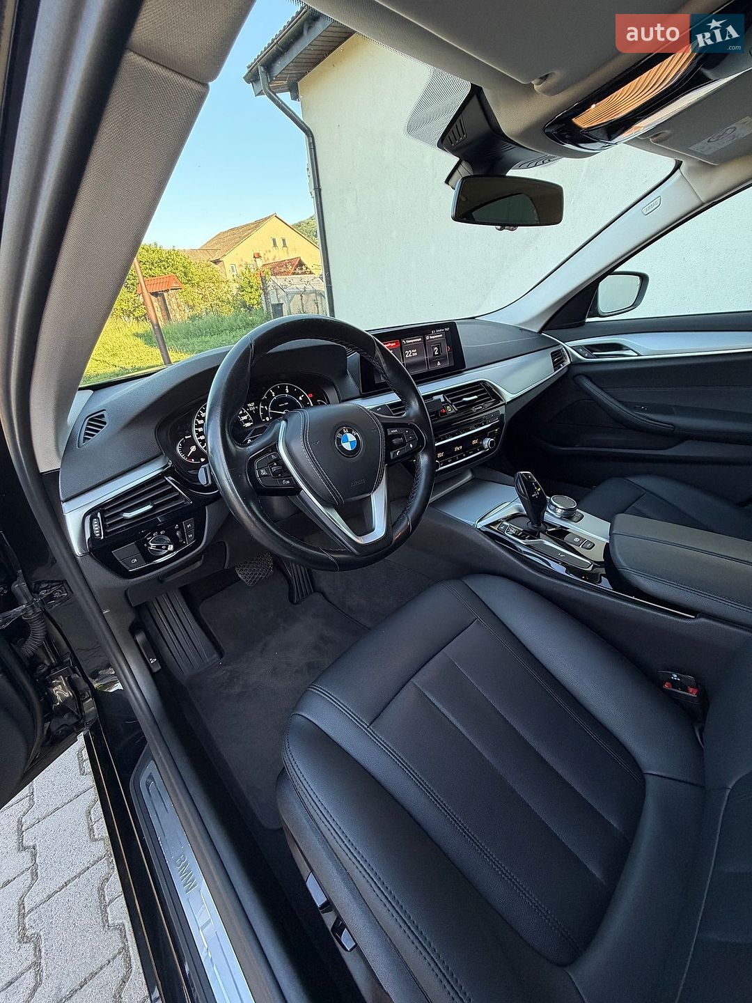 BMW 5 Series 2018 VIN WBAJF31030WW06258 фото оголошення 12 з 25