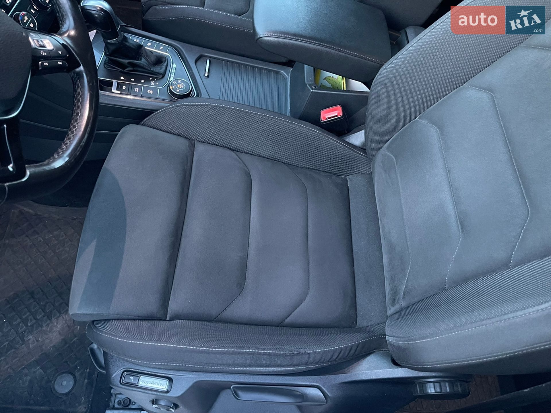 Volkswagen Tiguan 2018 VIN WVGZZZ5NZJM138486 фото оголошення 9 з 30