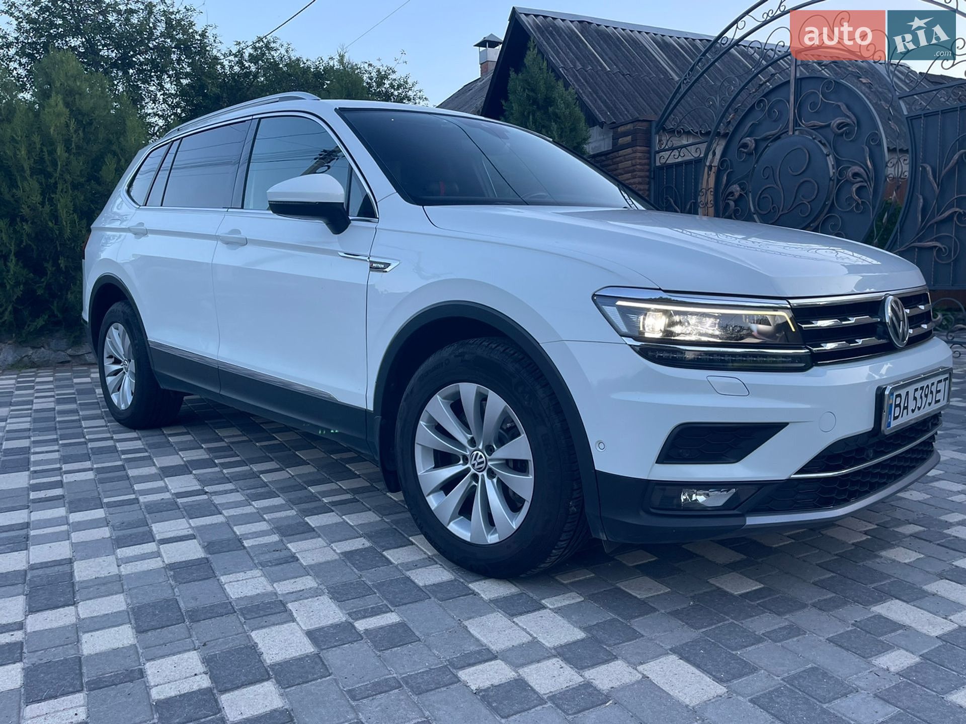 Volkswagen Tiguan 2018 VIN WVGZZZ5NZJM138486 фото оголошення 11 з 30